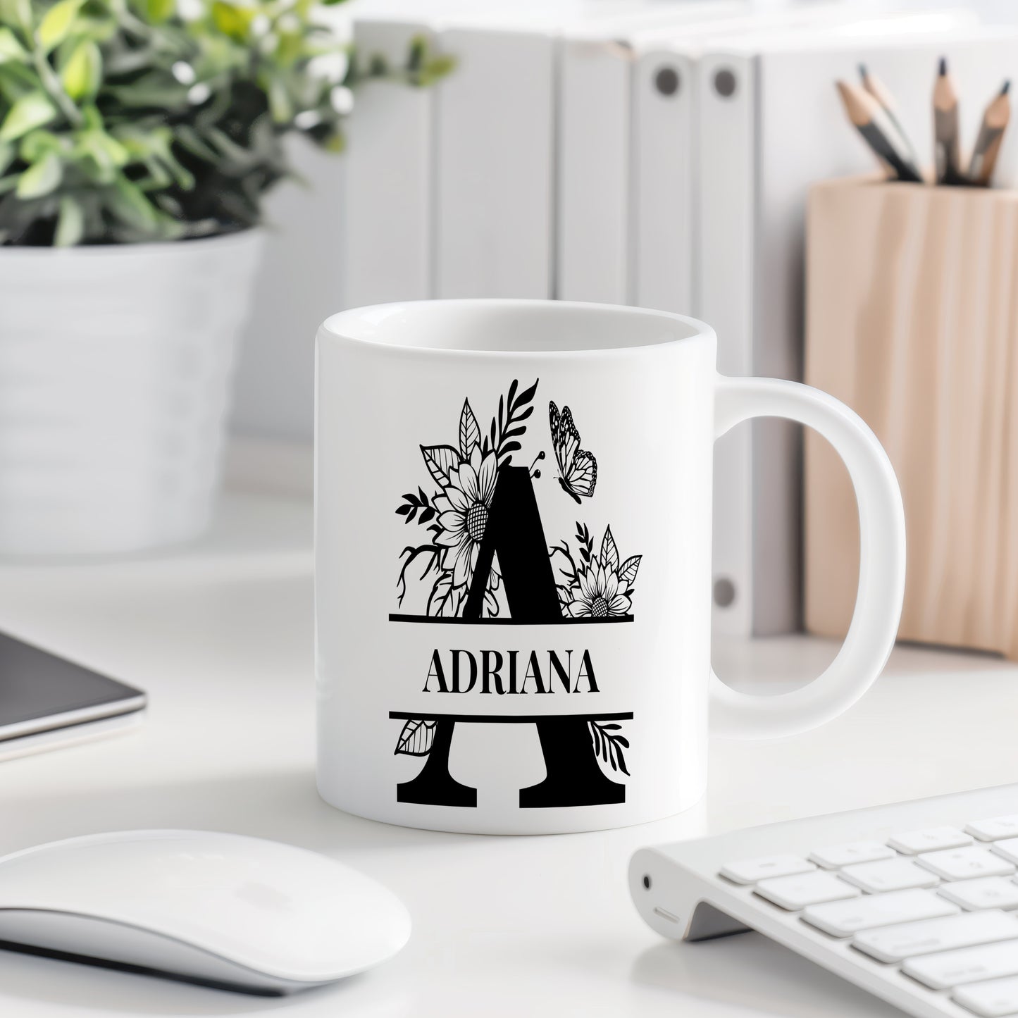Hrnek se jménem ADRIANA – květinový monogram