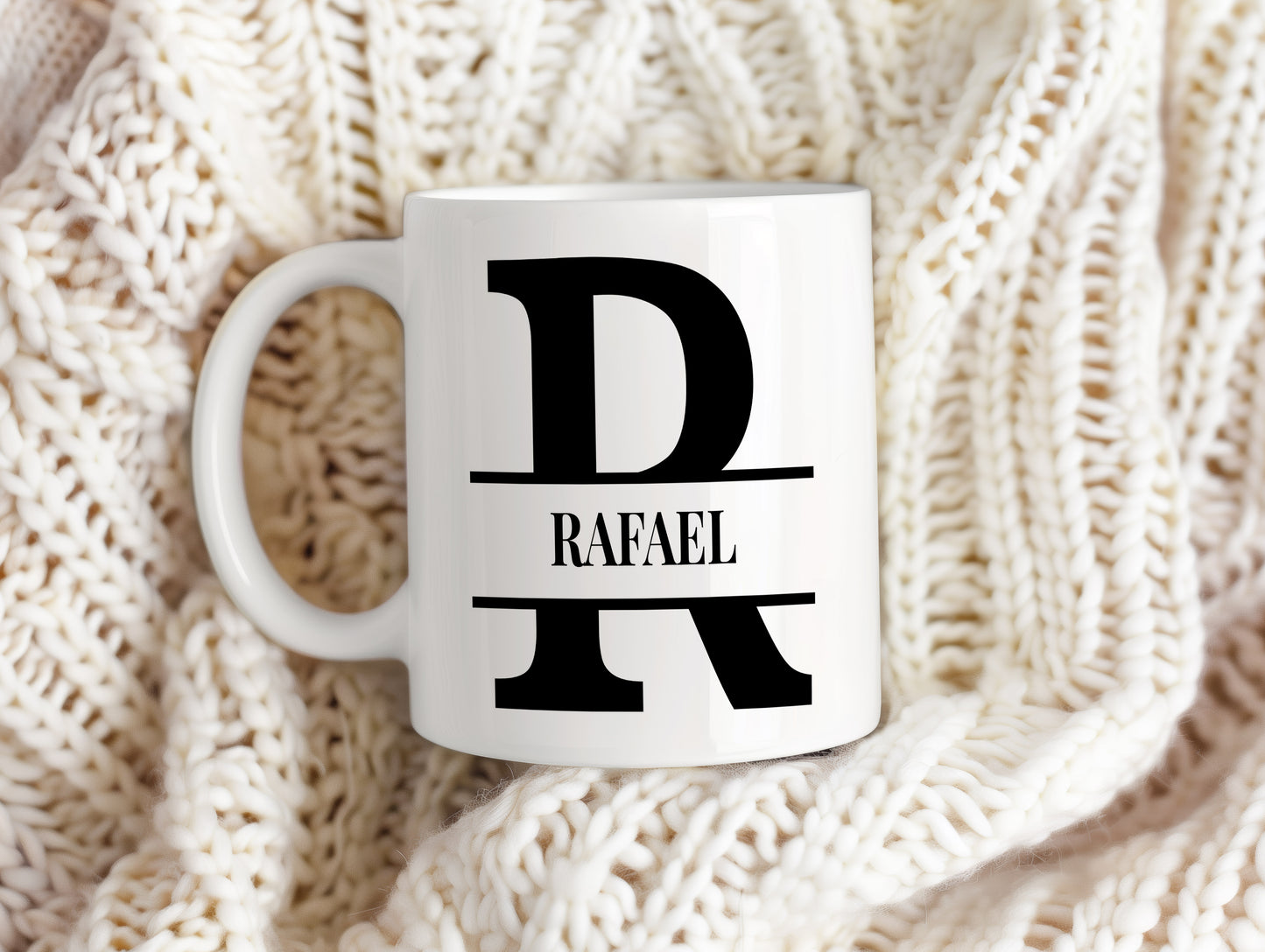 Hrnek se jménem Rafael – monogramový design