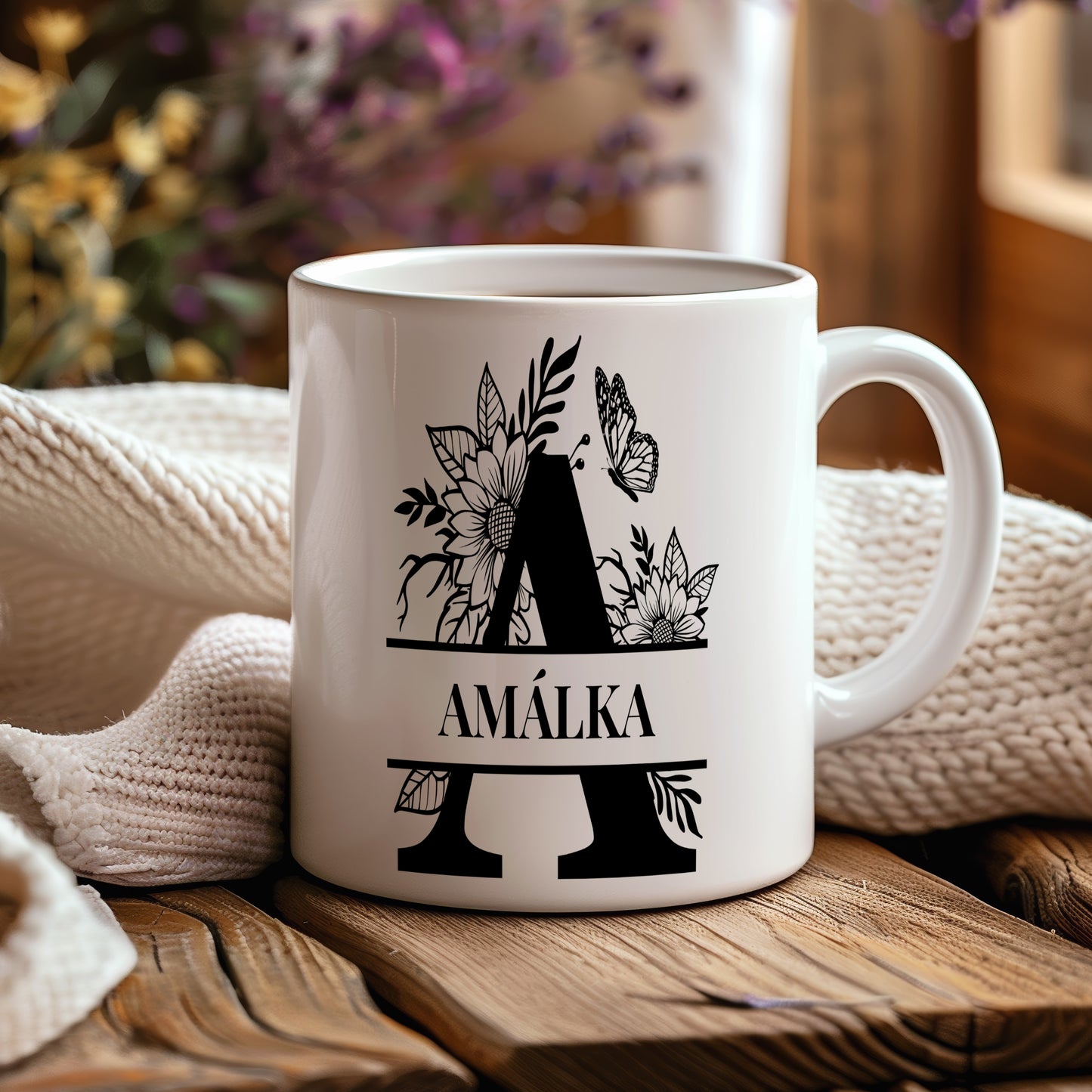 Hrnek se jménem Amálka – květinový monogram