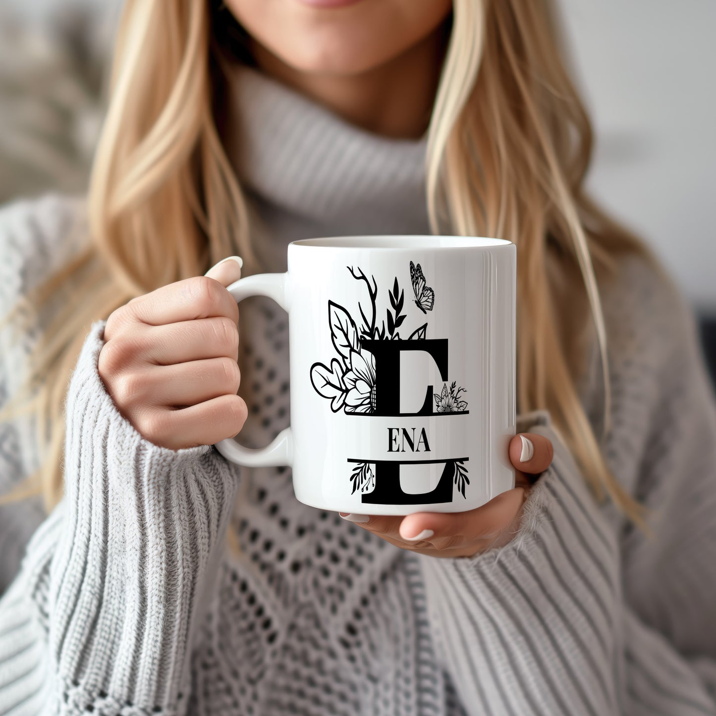 Hrnek se jménem Ena – květinový monogram