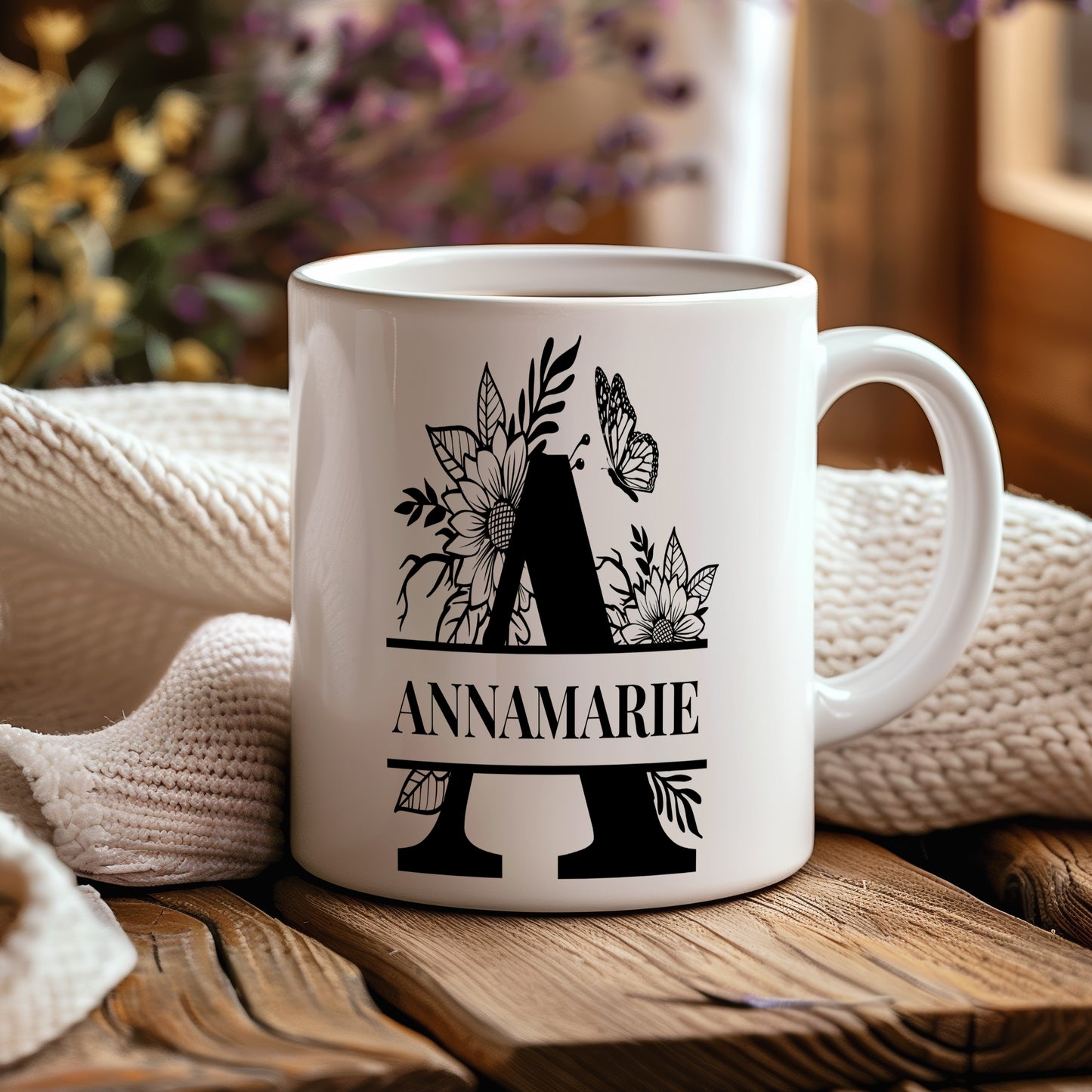 Hrnek se jménem Annamarie – květinový monogram