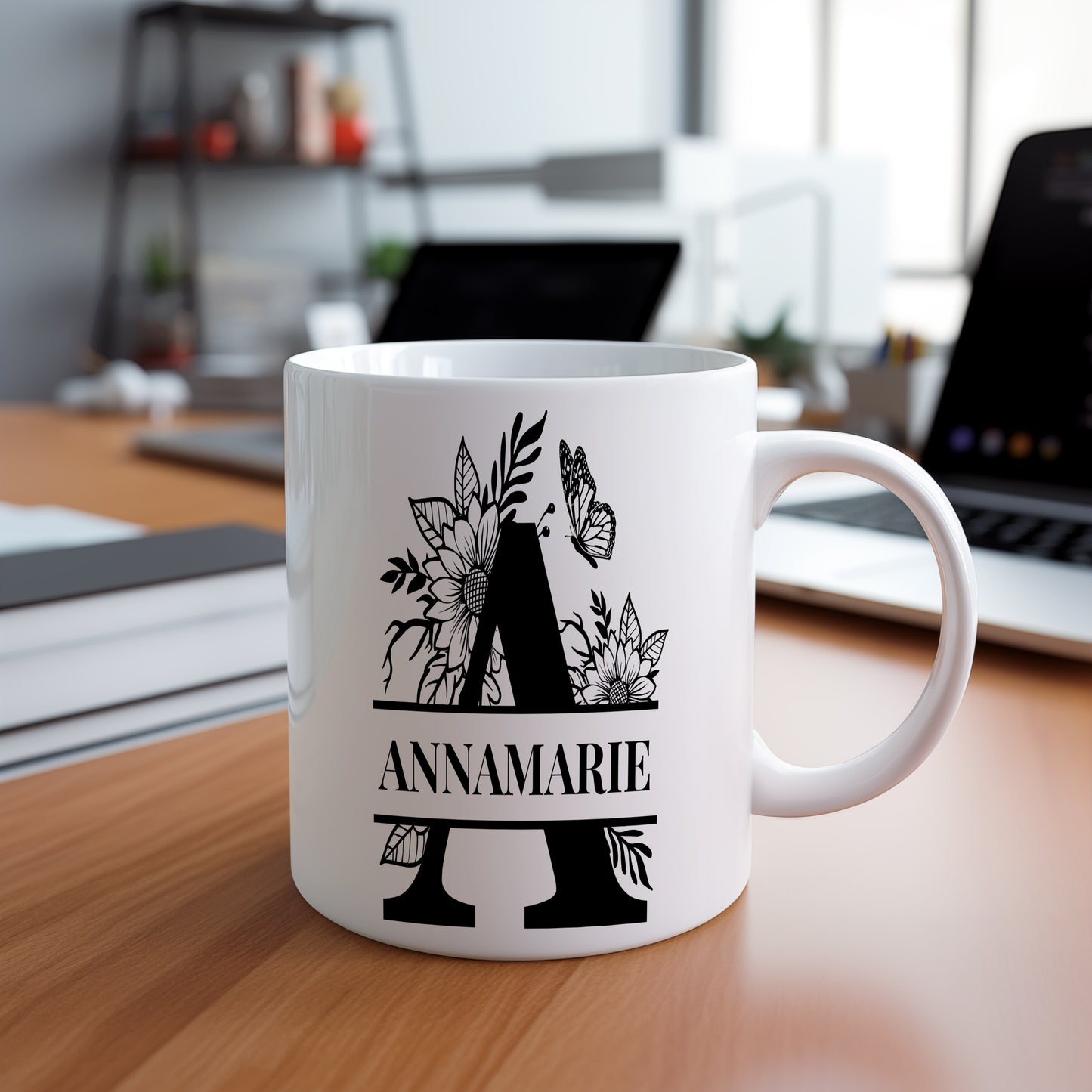 Hrnek se jménem Annamarie – květinový monogram