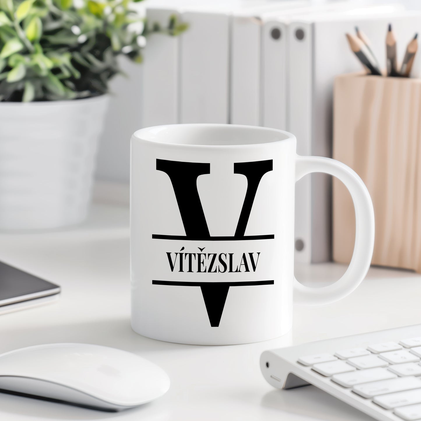 Hrnek se jménem Vítězslav – monogramový design