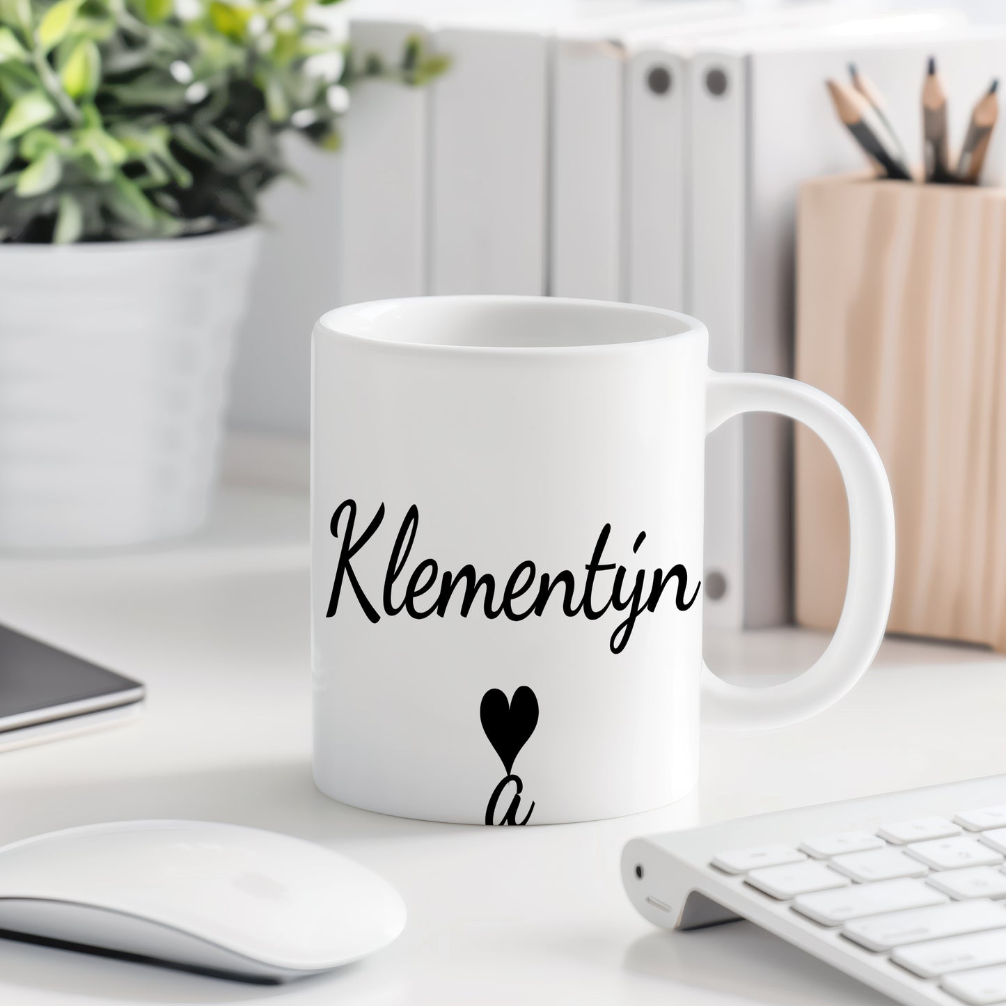 Hrnek se jménem Klementýn – minimalistický styl