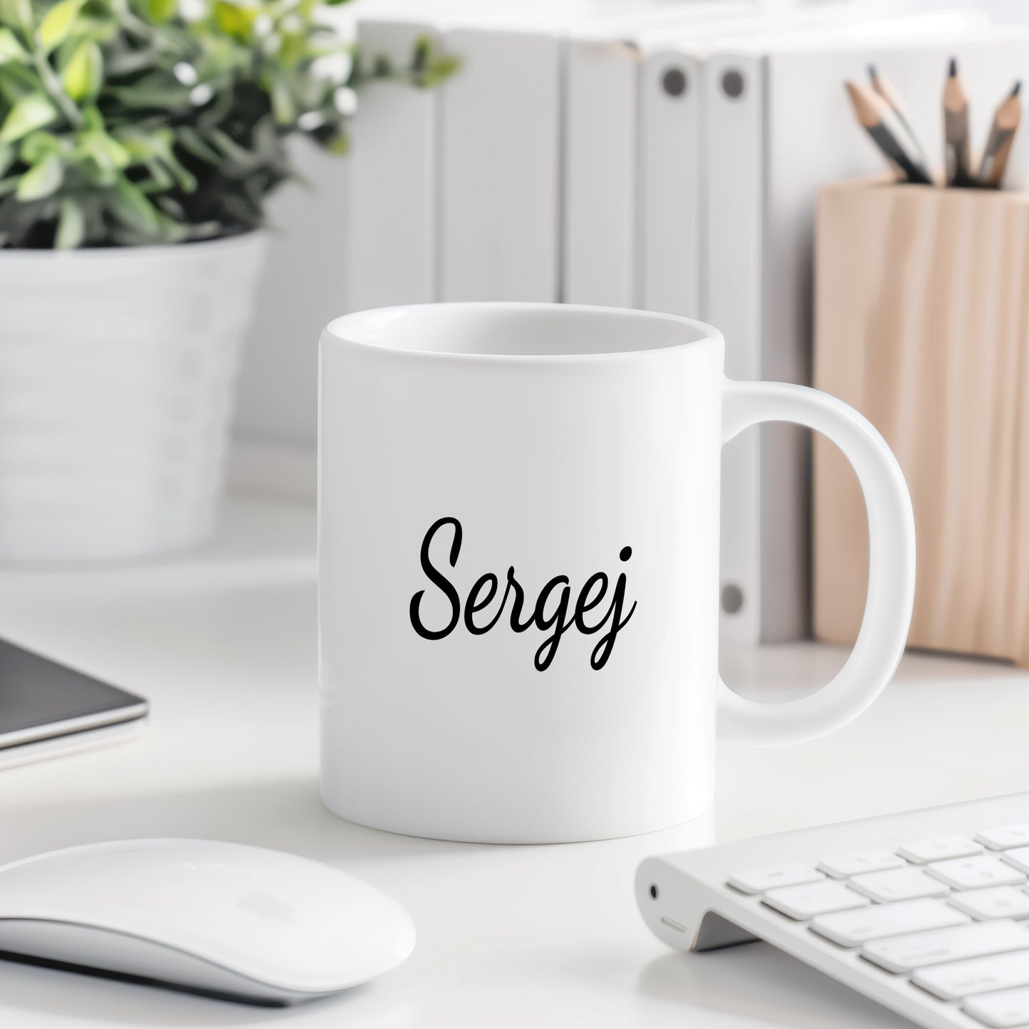 Hrnek se jménem Sergej – minimalistický styl pro muže