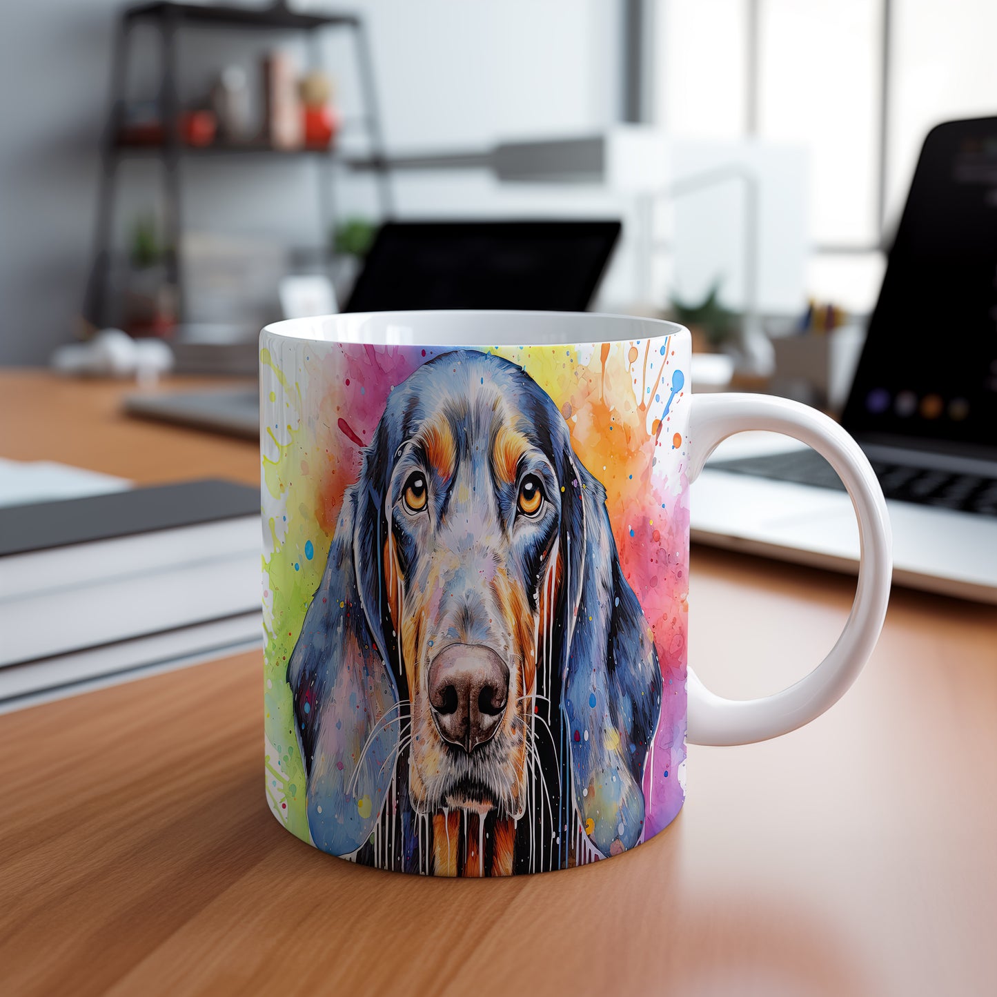Hrnek s barevným coonhound a veselým designem