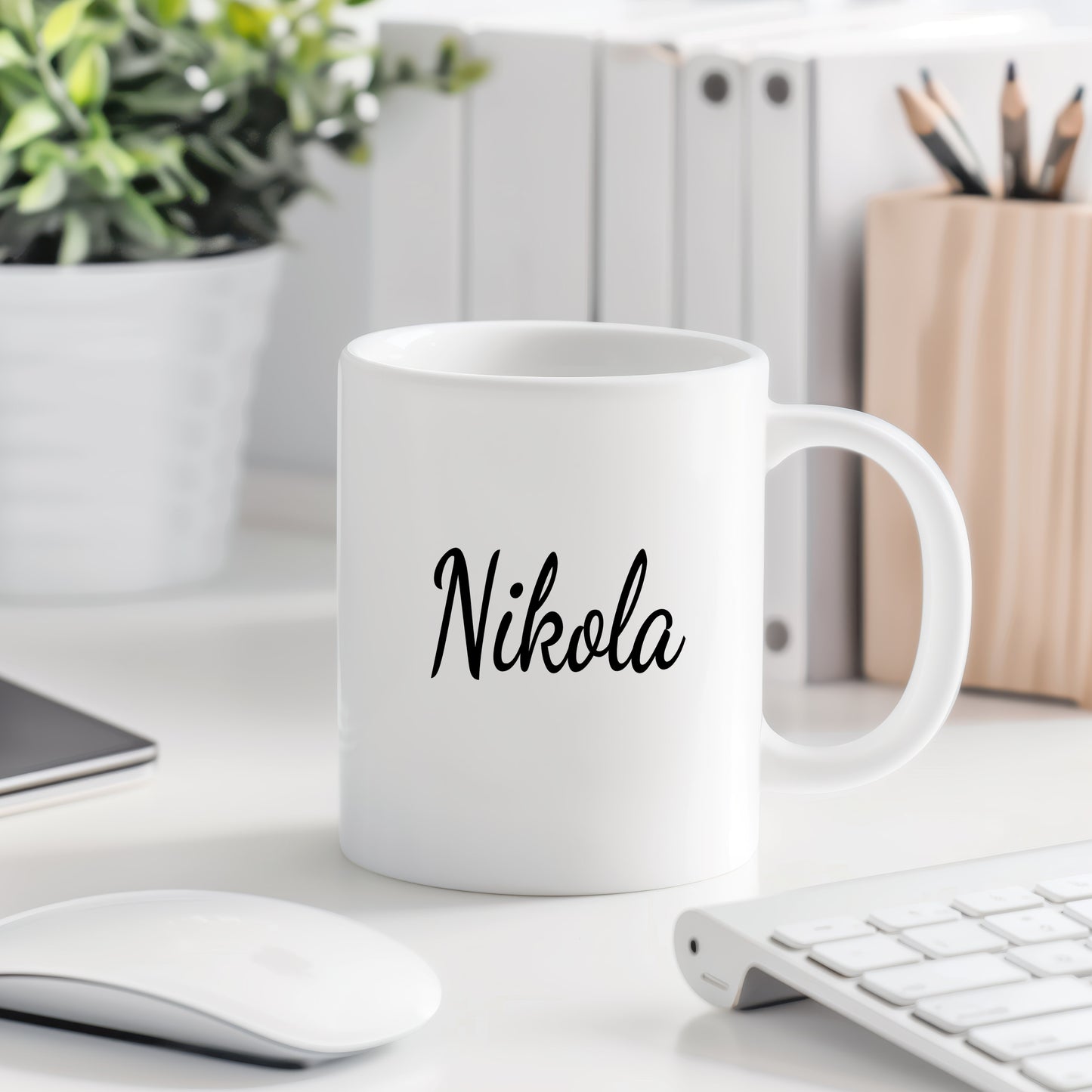 Hrnek se jménem Nikola – minimalistický styl