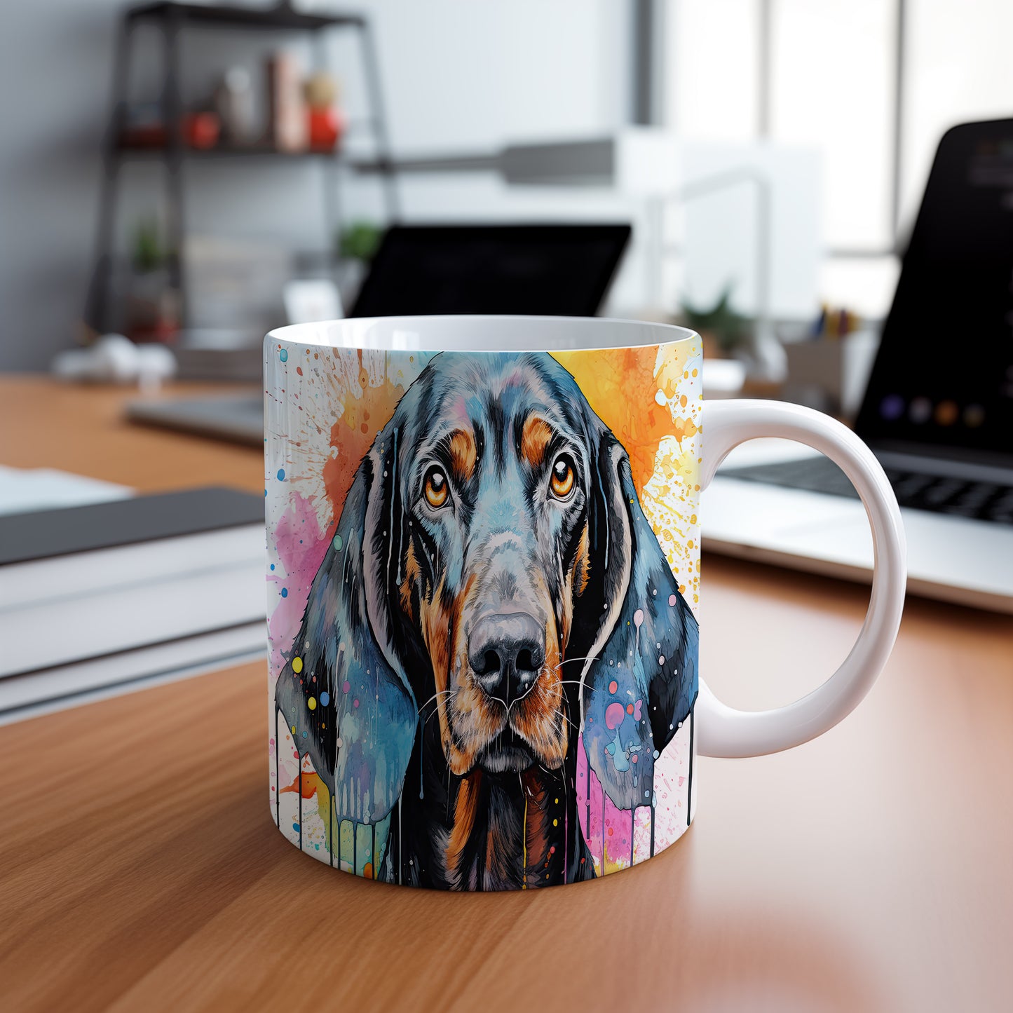Hrnek s coonhound a barevným uměním