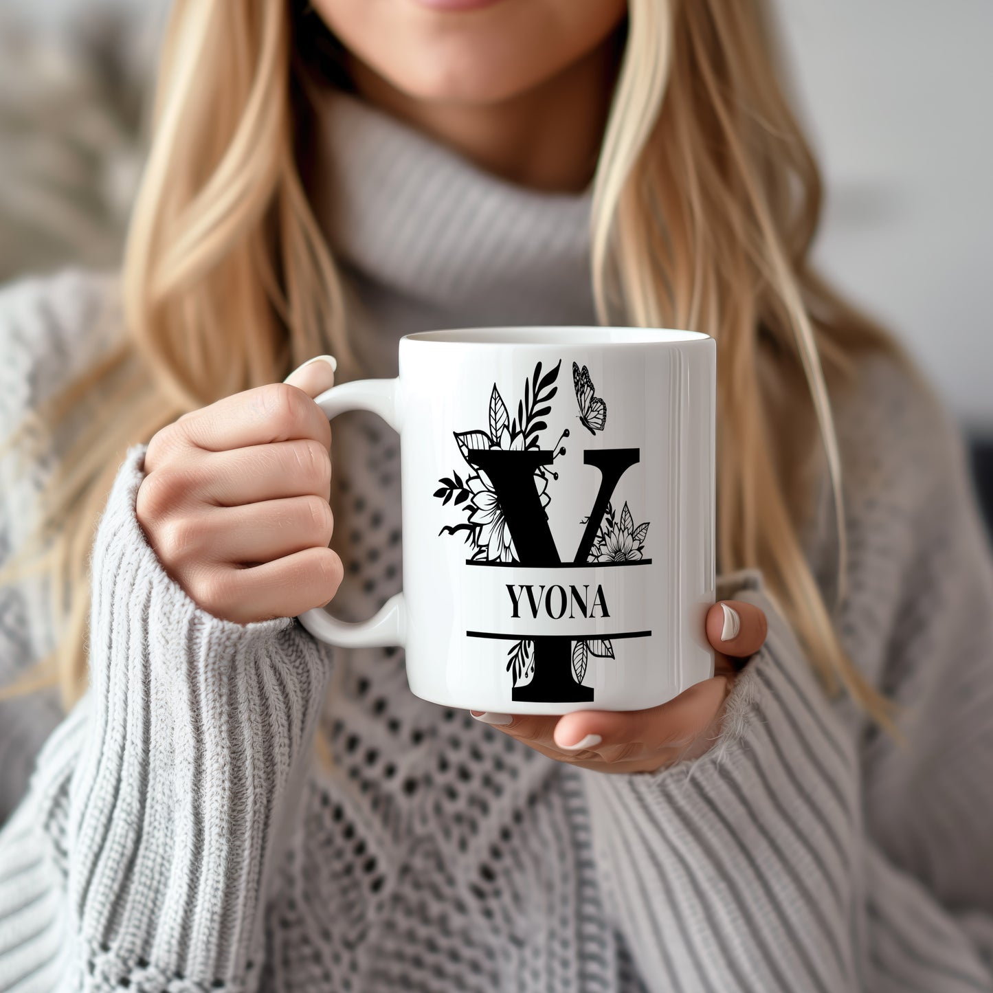 Hrnek se jménem Yvona – květinový monogram