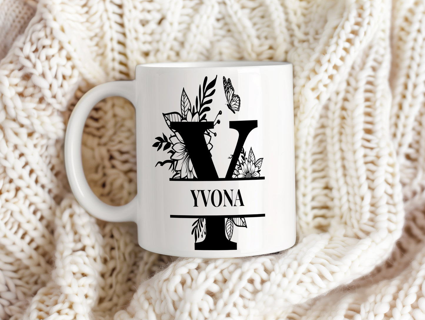 Hrnek se jménem Yvona – květinový monogram