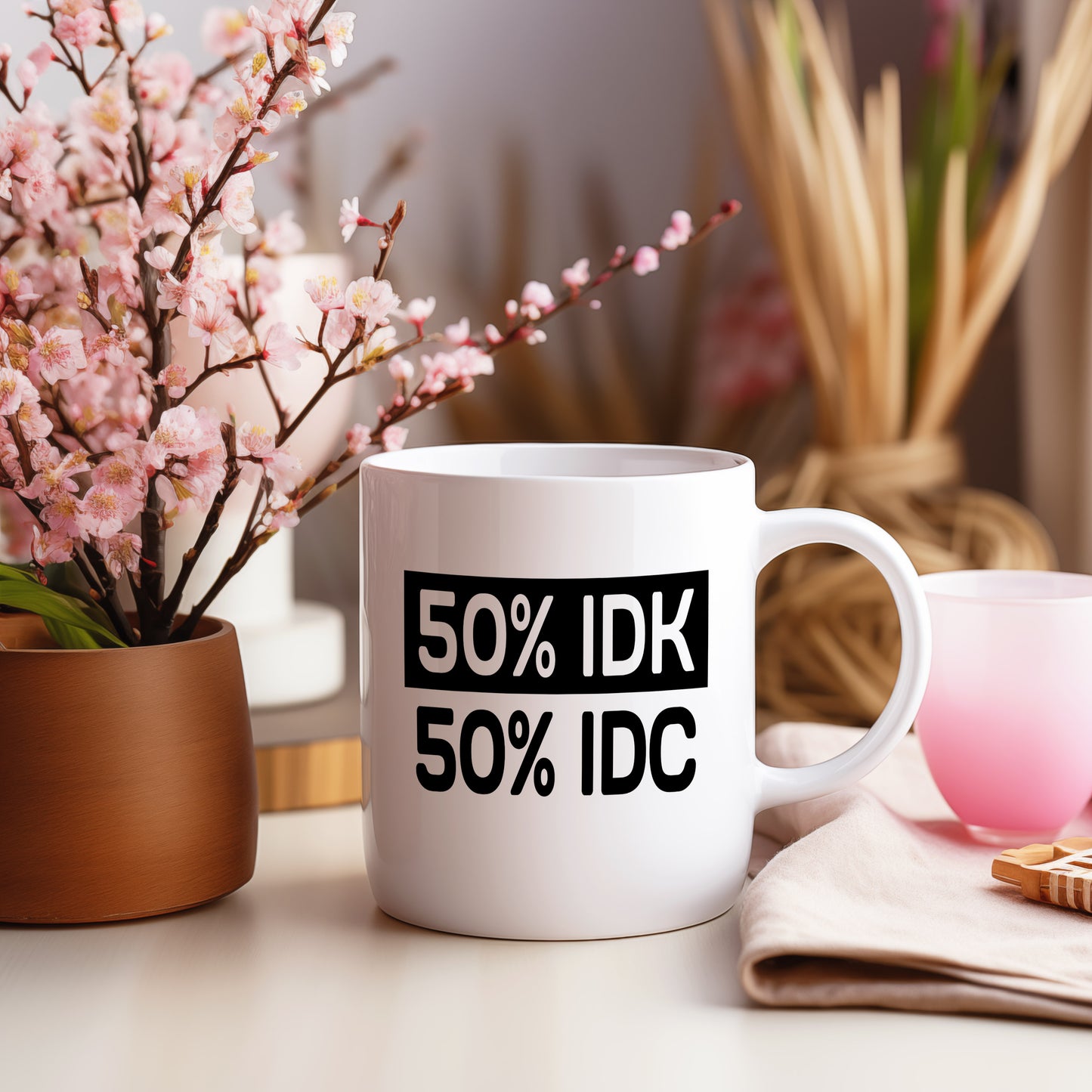 Hrnek s vtipným nápisem – 50% IDK
