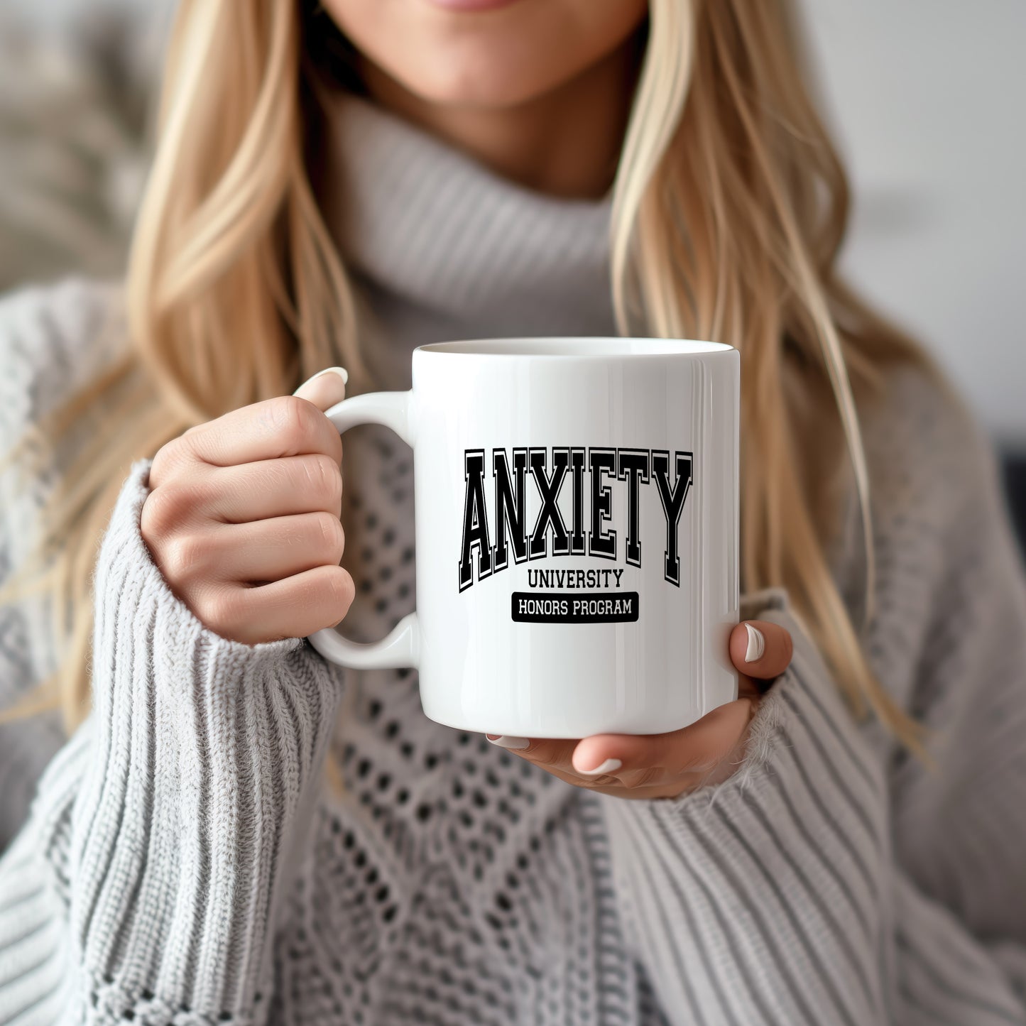 Hrnek s vtipným nápisem – ANXIETY UNIVERSITY