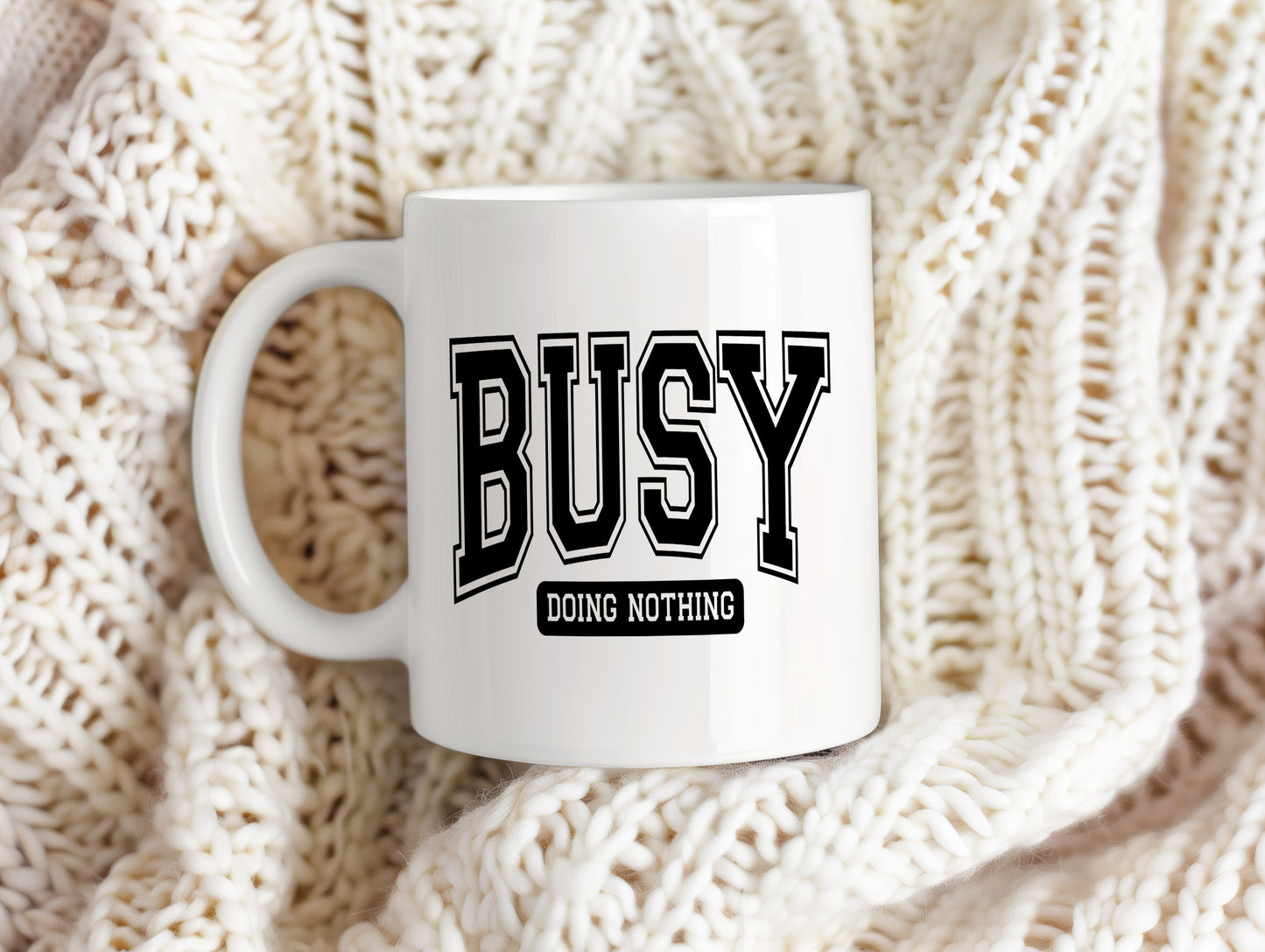 Hrnek s vtipným nápisem – BUSY