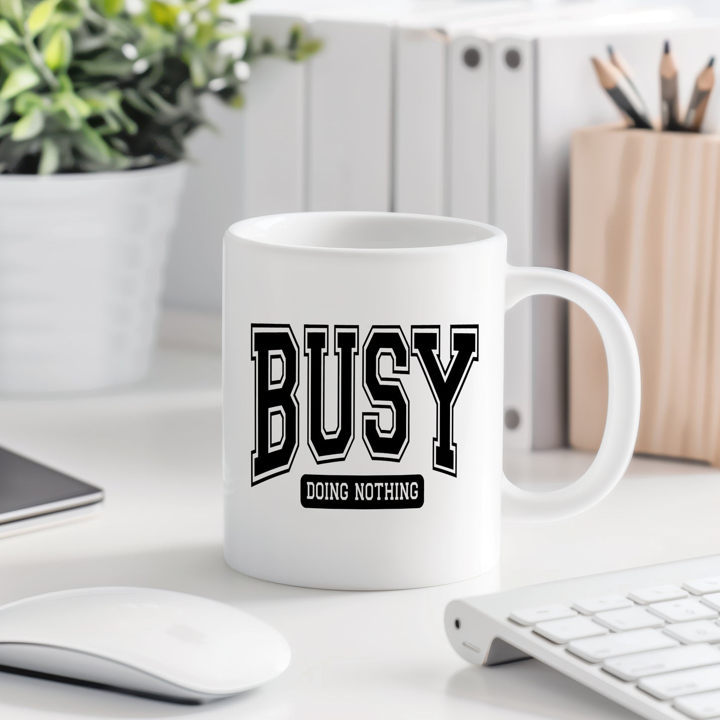 Hrnek s vtipným nápisem – BUSY