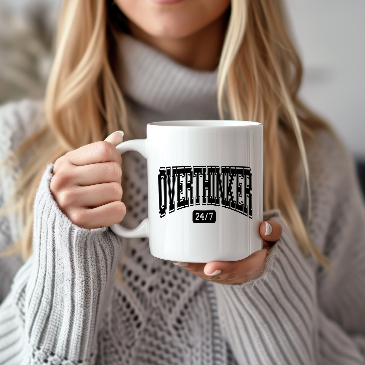 Hrnek s vtipným nápisem – OVERTHINKER