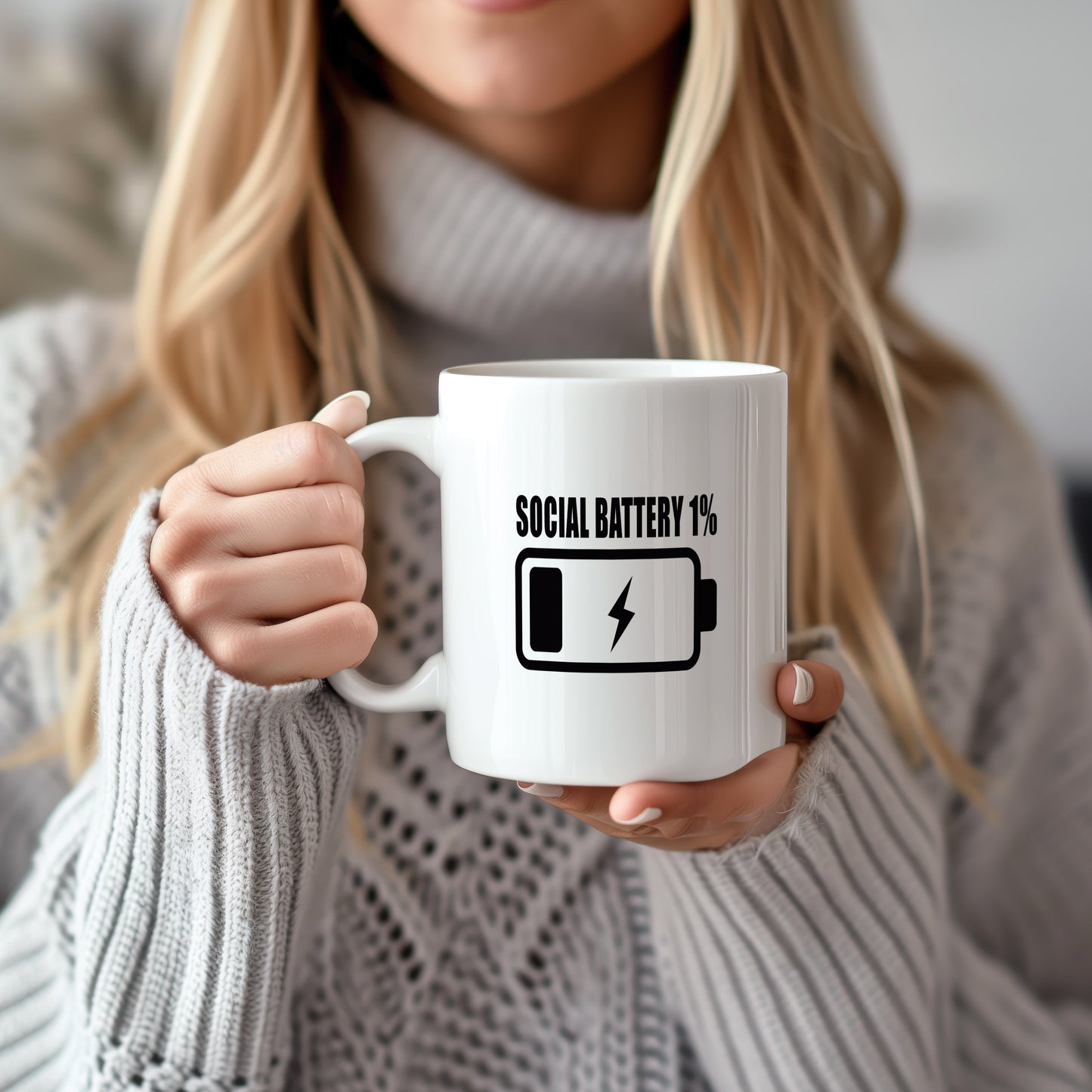 Hrnek s vtipným nápisem – SOCIAL BATTERY