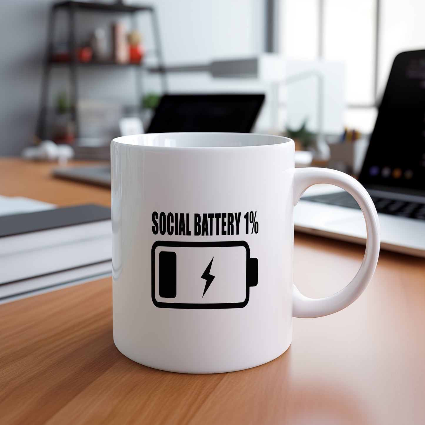Hrnek s vtipným nápisem – SOCIAL BATTERY