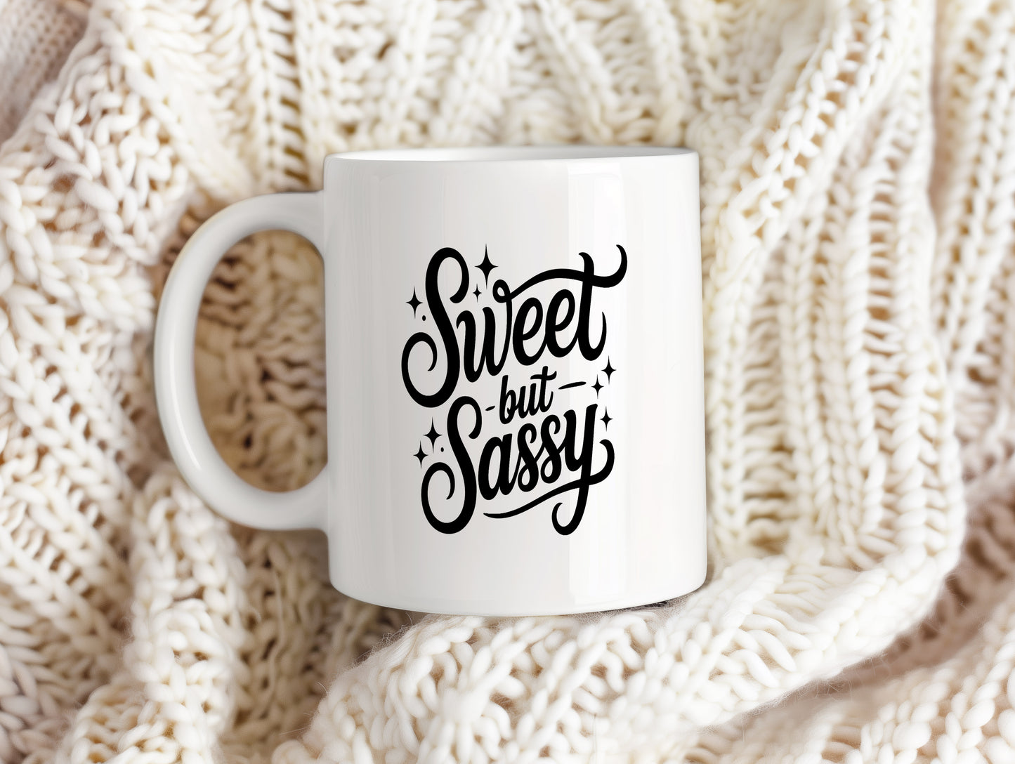 Hrnek s vtipným nápisem – Sweet but Sassy
