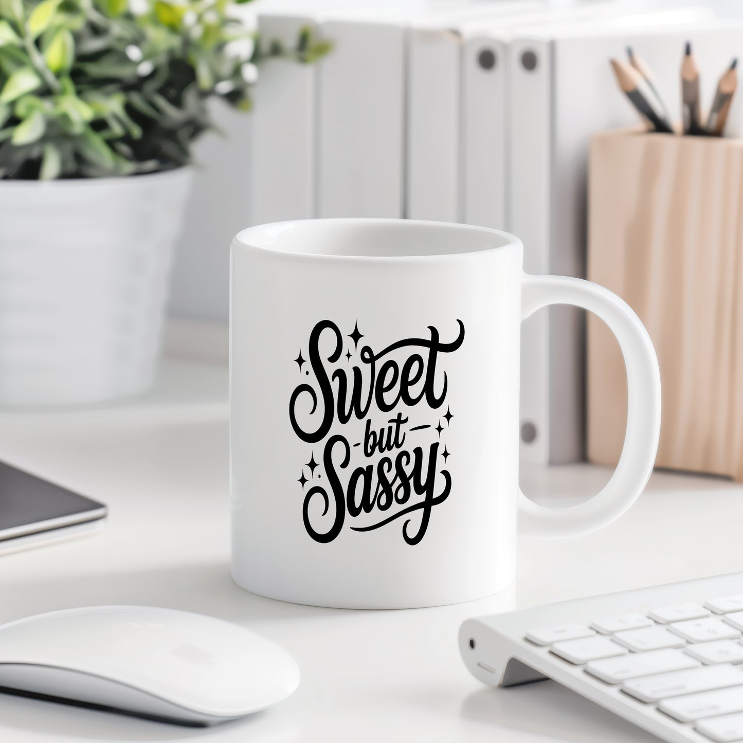 Hrnek s vtipným nápisem – Sweet but Sassy