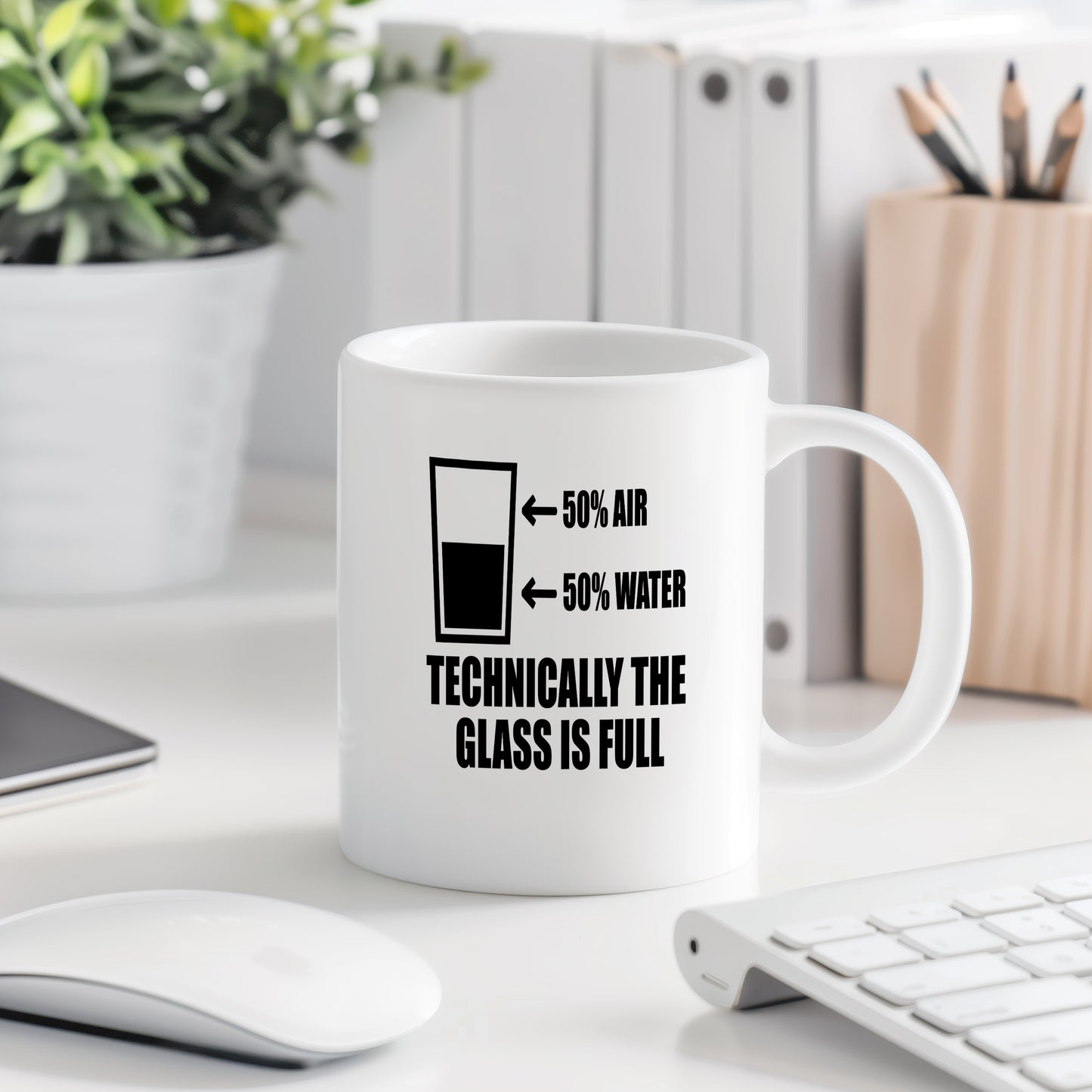 Hrnek s vtipným nápisem – TECHNICALLY THE GLASS