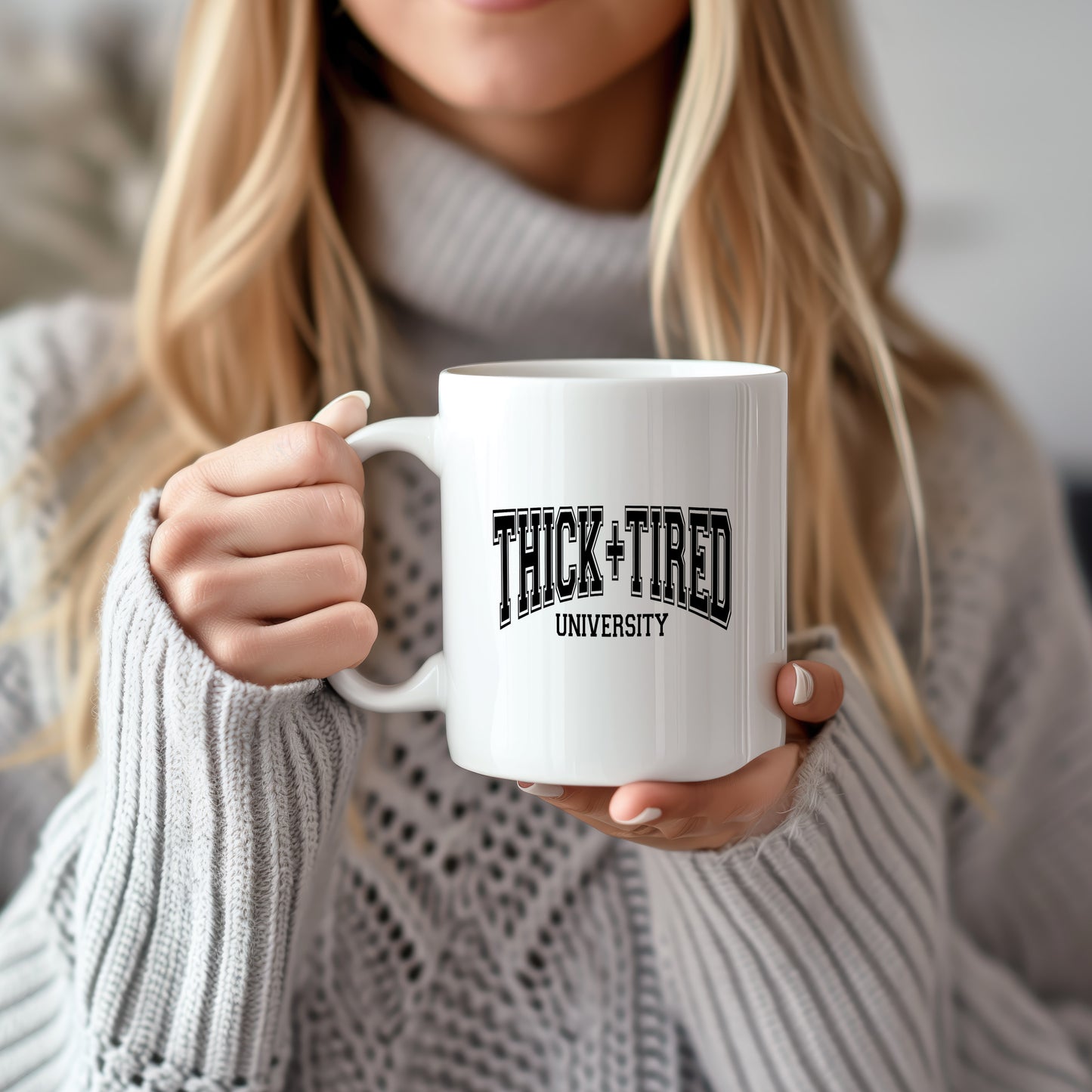 Hrnek s vtipným nápisem – THICK + TIRED