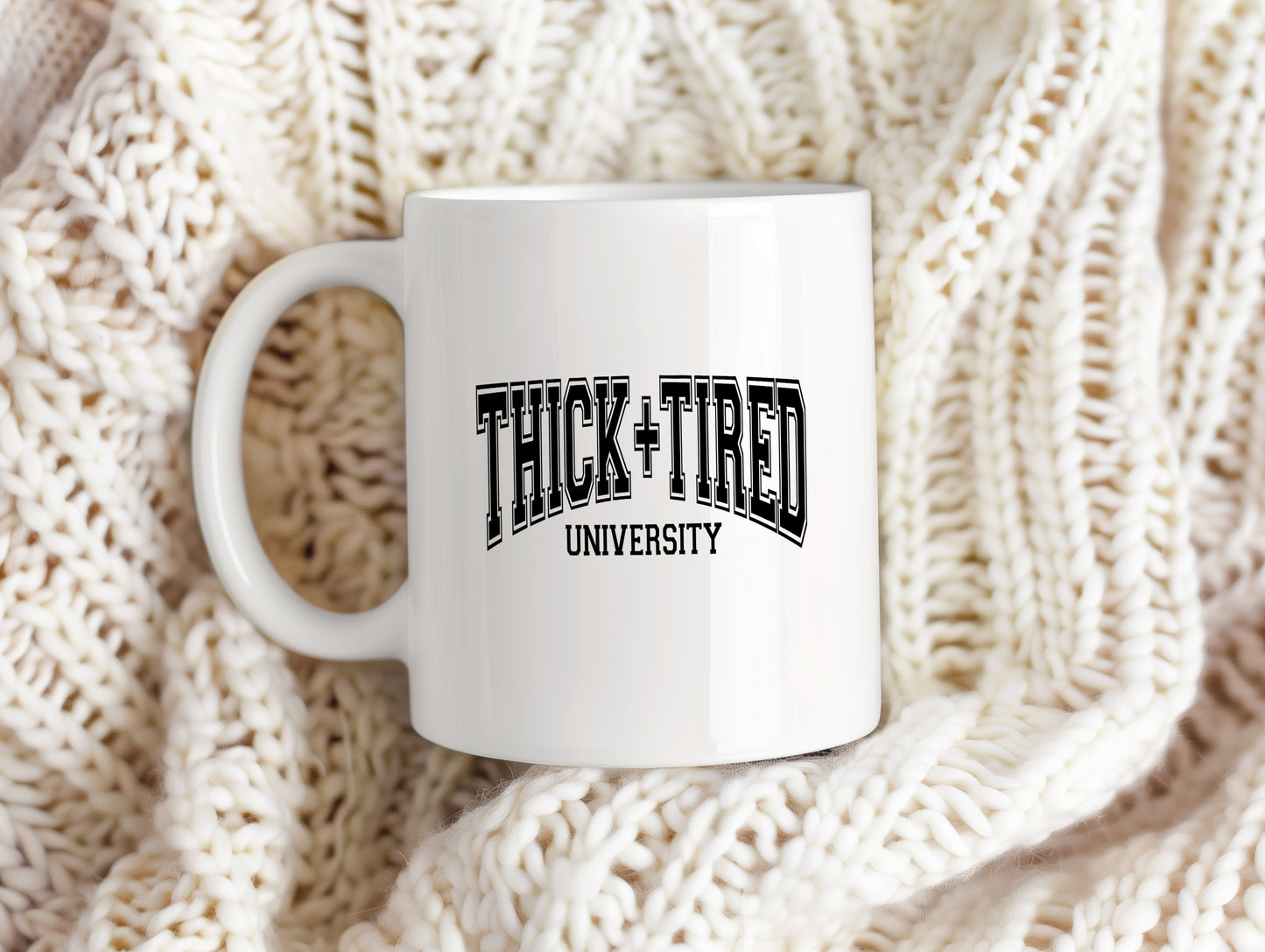 Hrnek s vtipným nápisem – THICK + TIRED