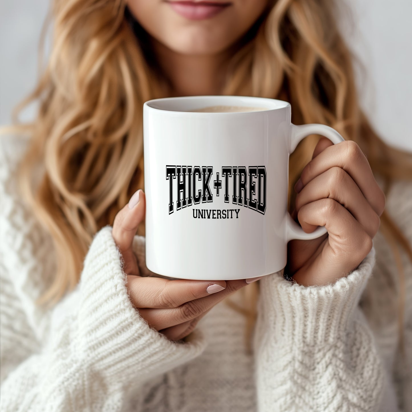 Hrnek s vtipným nápisem – THICK + TIRED