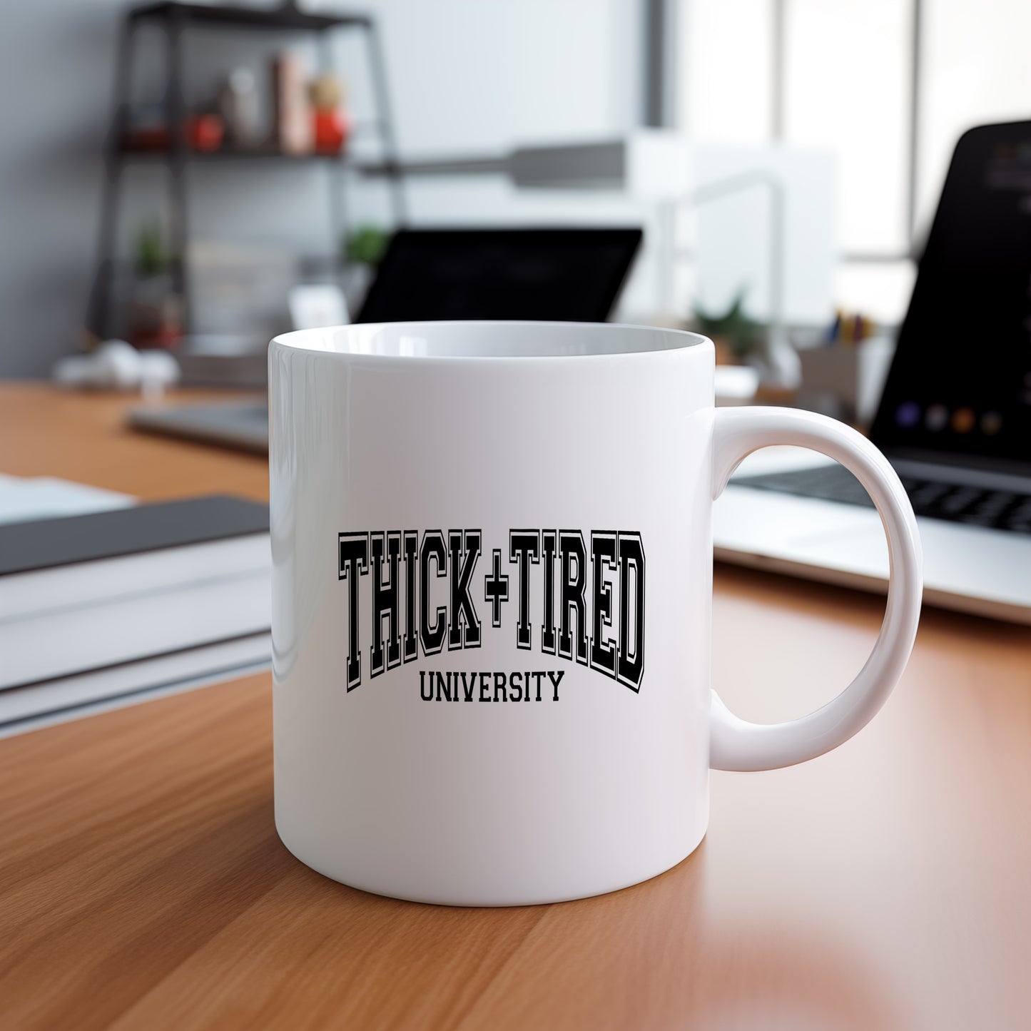 Hrnek s vtipným nápisem – THICK + TIRED