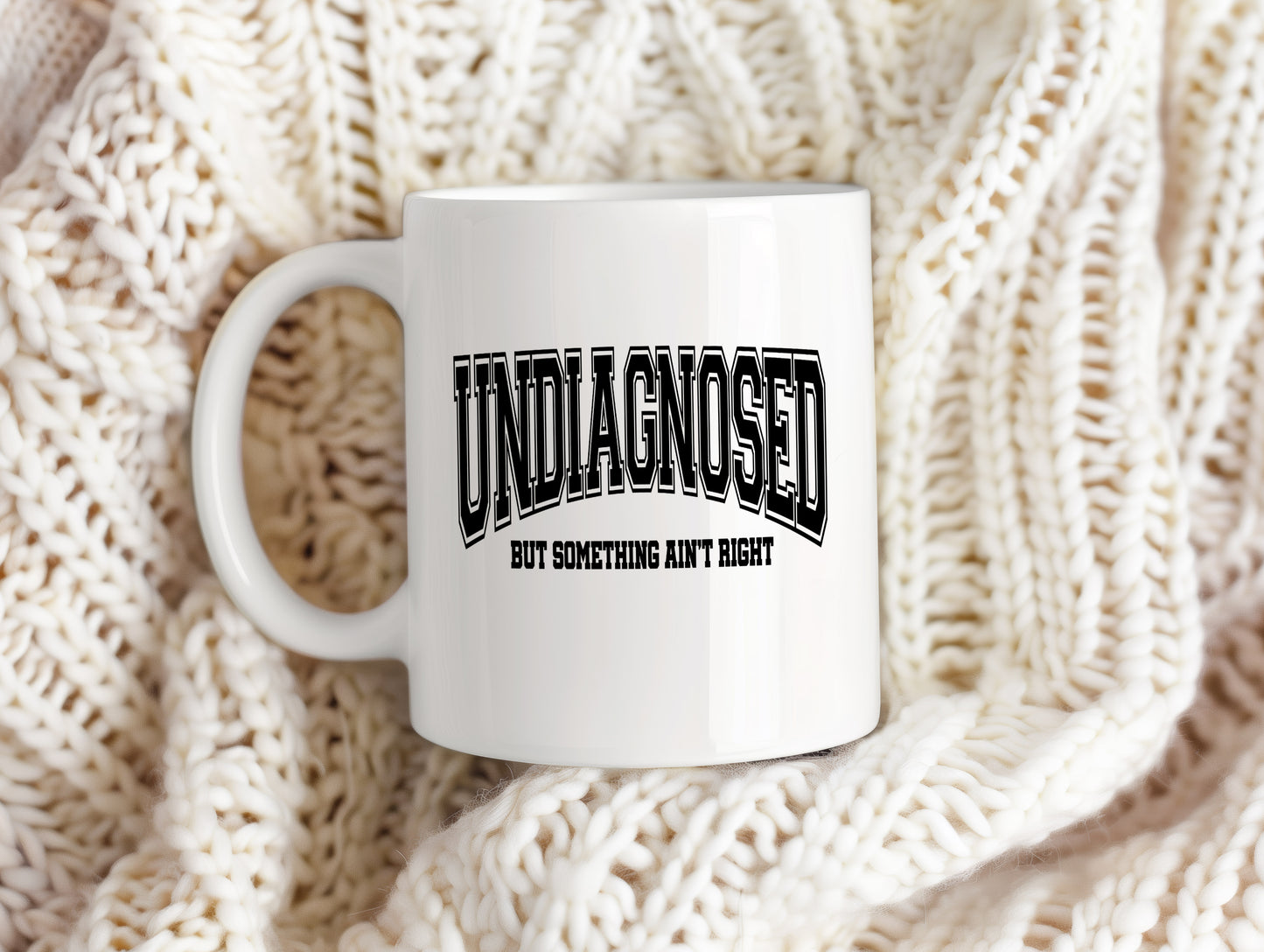 Hrnek s vtipným nápisem – UNDIAGNOSED