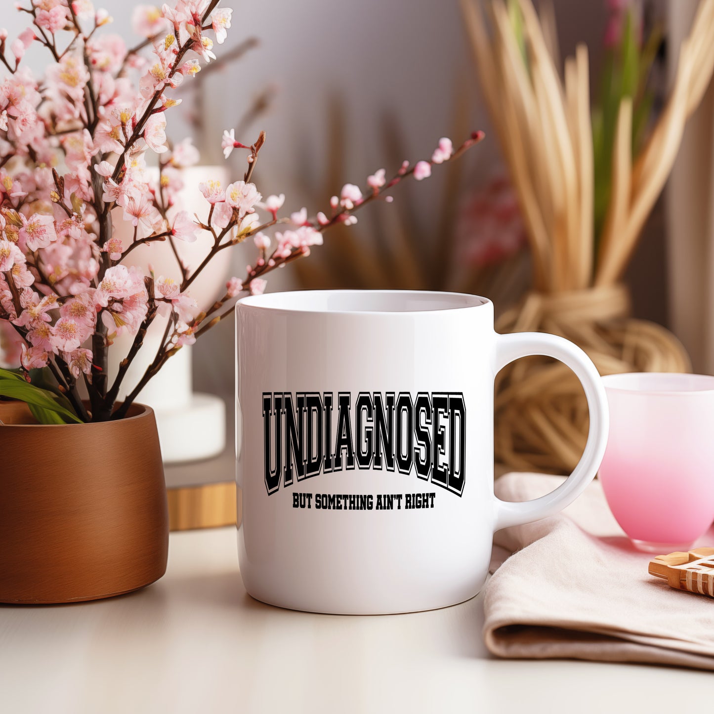 Hrnek s vtipným nápisem – UNDIAGNOSED