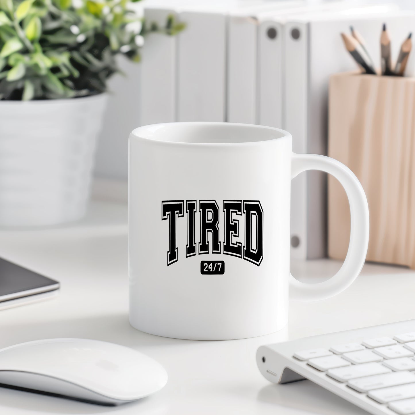 Hrnek s vtipným nápisem – TIRED