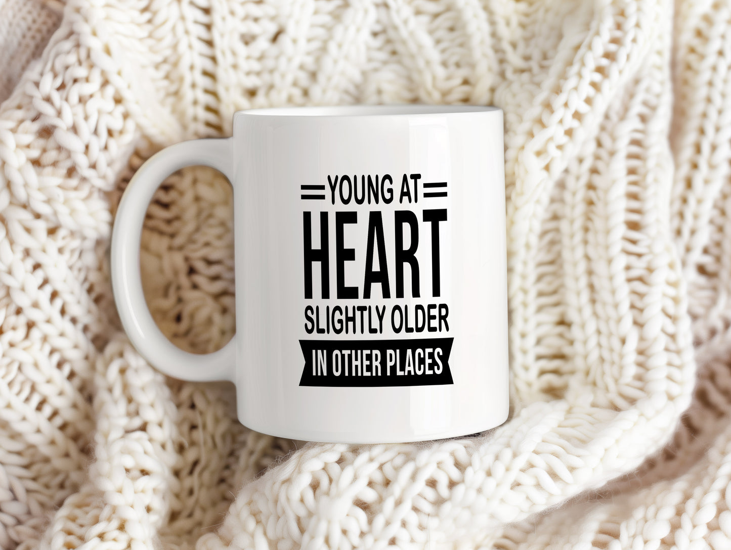 Hrnek s vtipným nápisem – Young at Heart