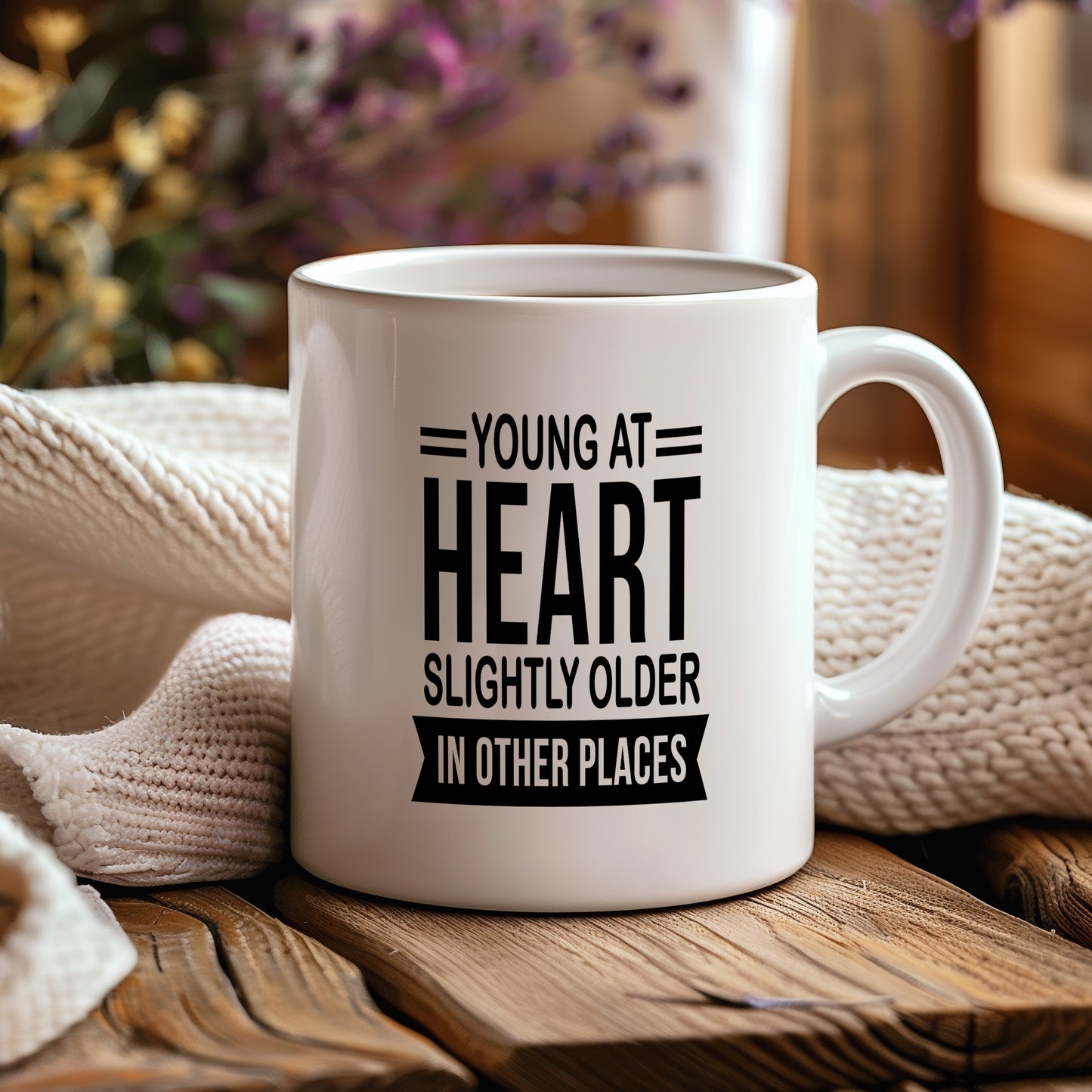 Hrnek s vtipným nápisem – Young at Heart