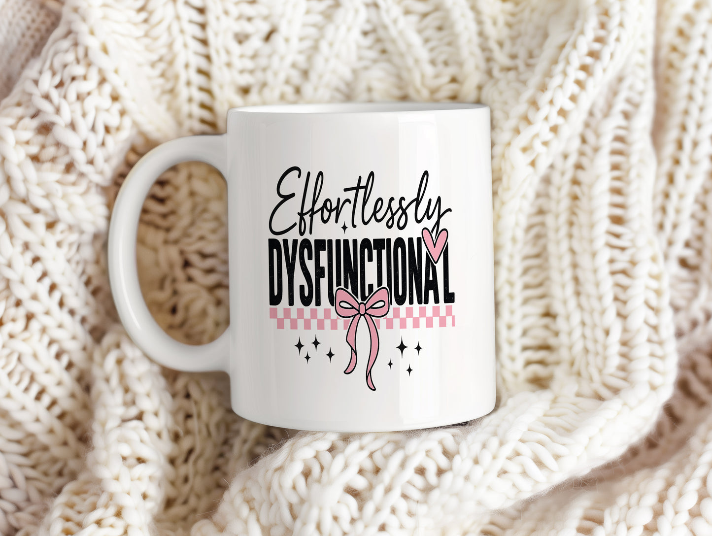 Hrnek s vtipným nápisem – Effortlessly Dysfunctional