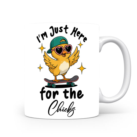 Hrnek s vtipným nápisem – Just Here for the Chicks