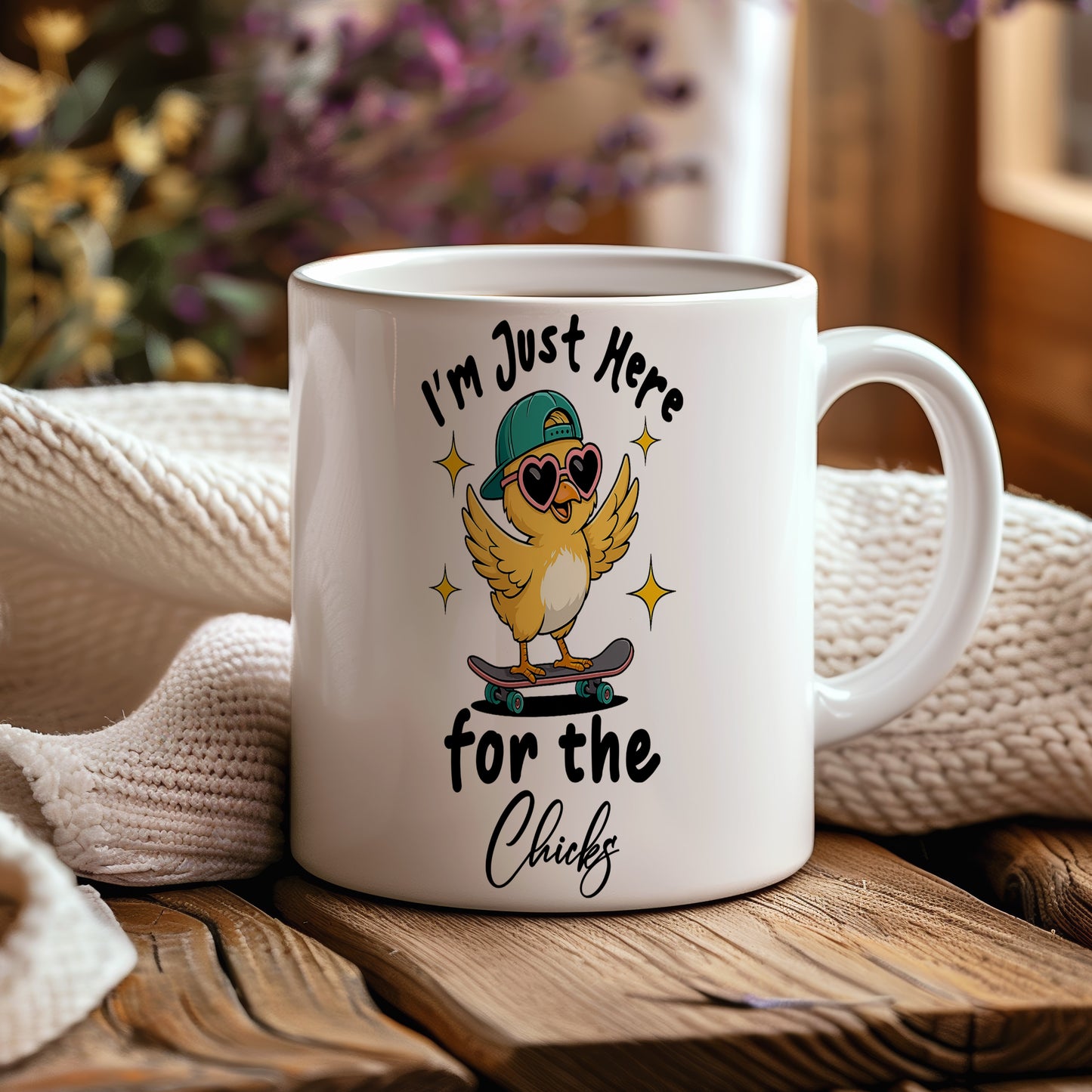 Hrnek s vtipným nápisem – Just Here for the Chicks