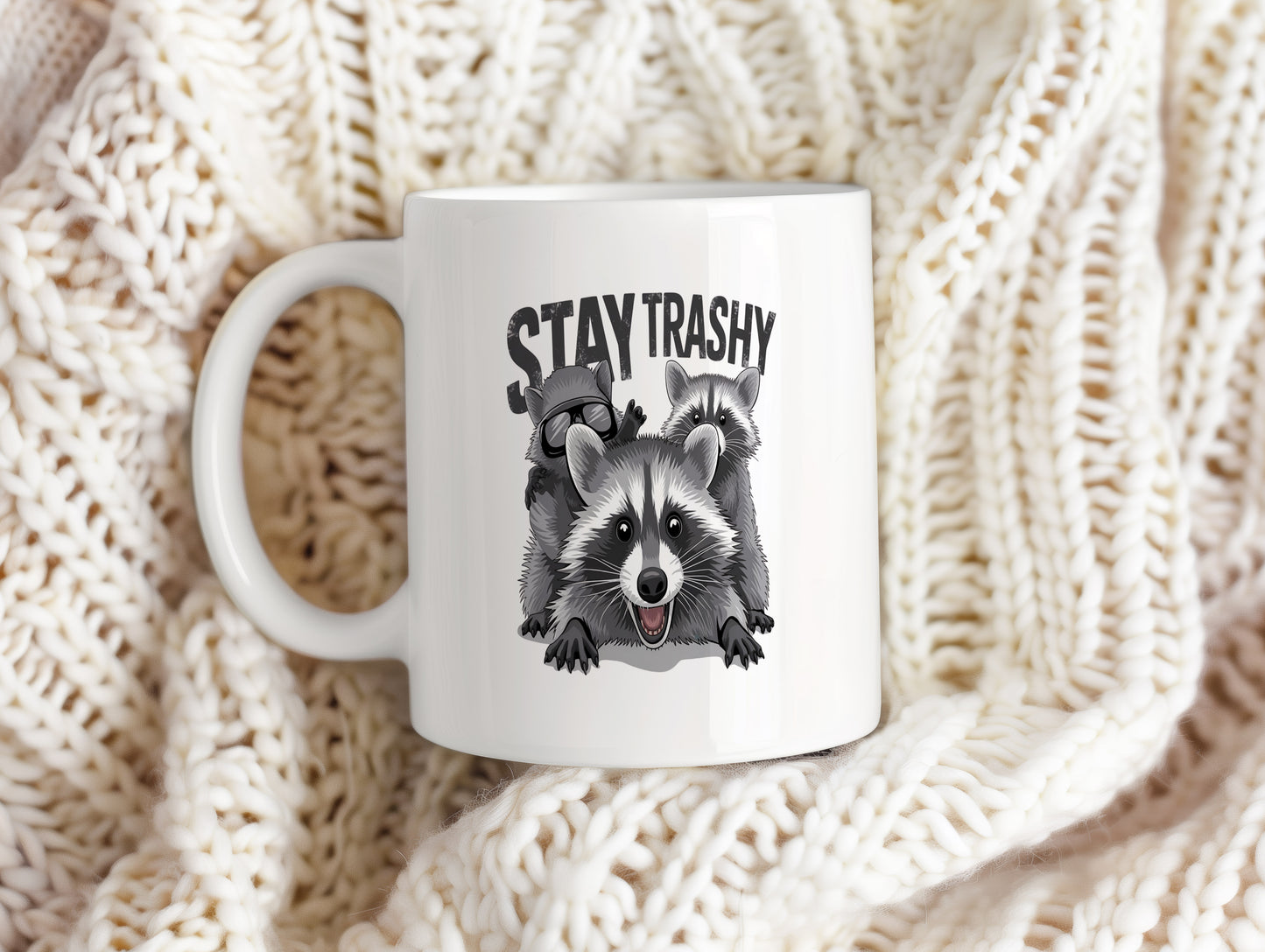 Hrnek s vtipným nápisem – STAY TRASHY