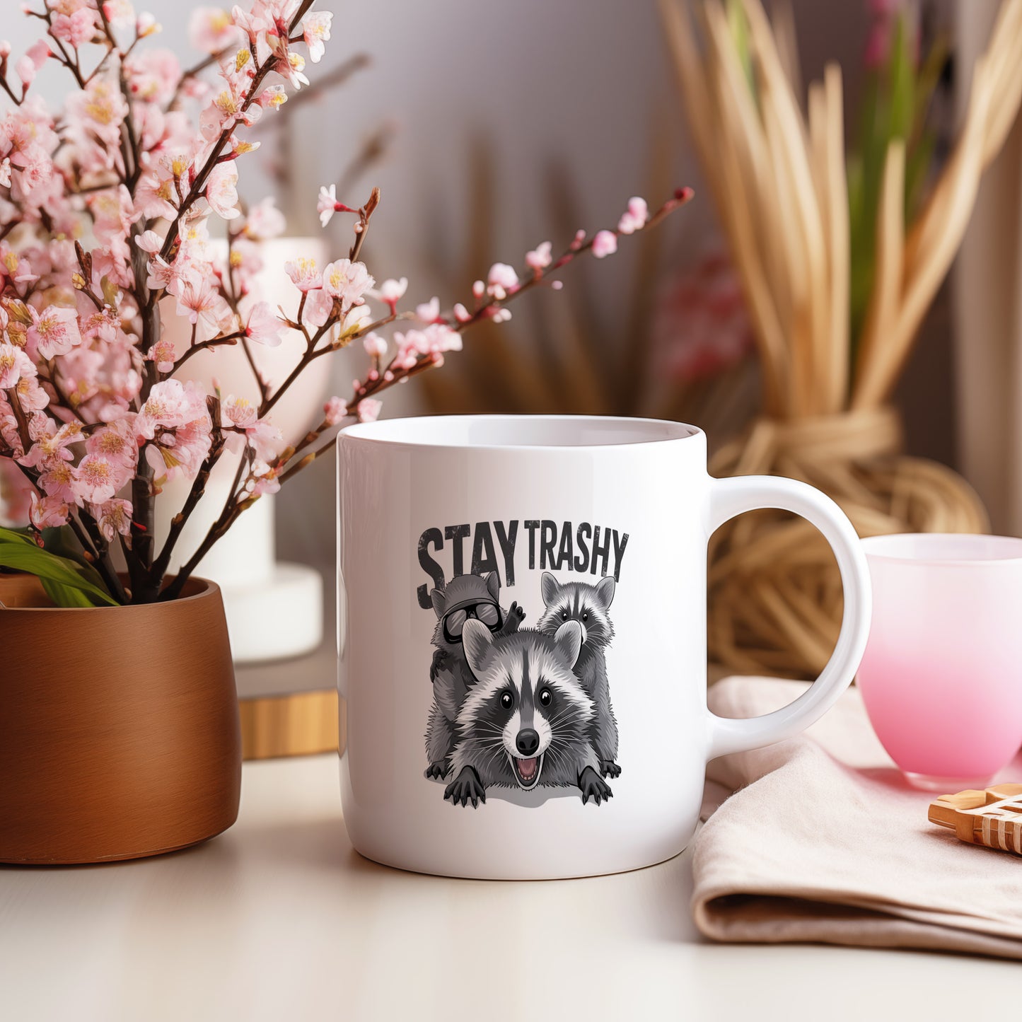 Hrnek s vtipným nápisem – STAY TRASHY