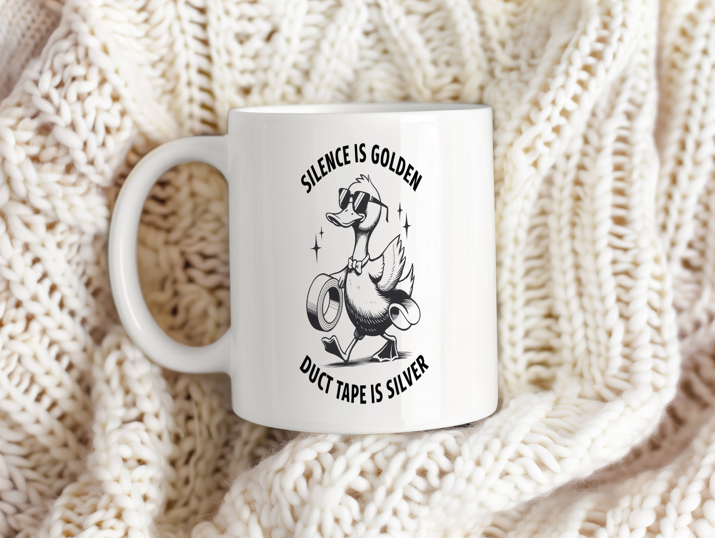 Hrnek s vtipným nápisem – SILENCE IS GOLDEN – černobílý design