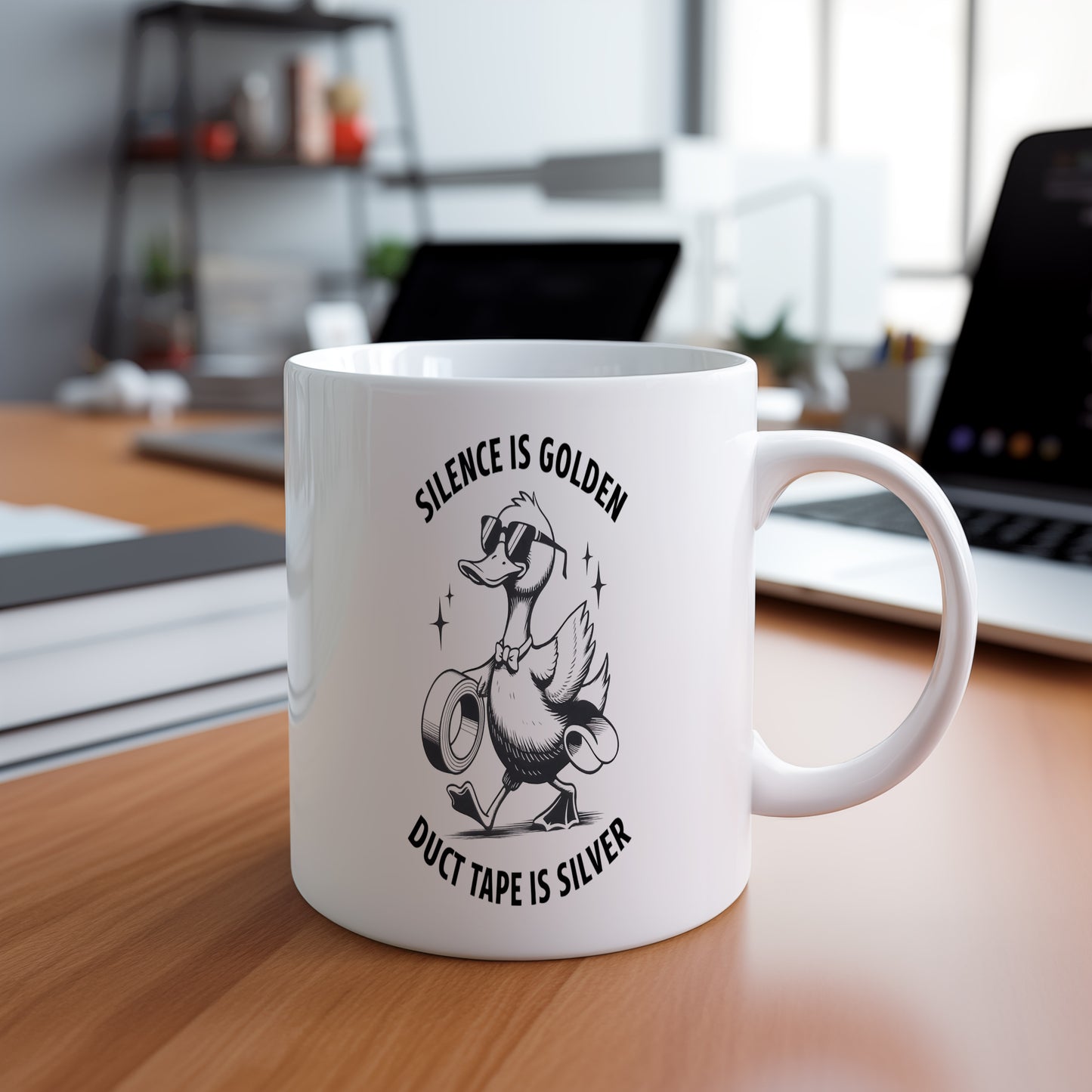 Hrnek s vtipným nápisem – SILENCE IS GOLDEN – černobílý design