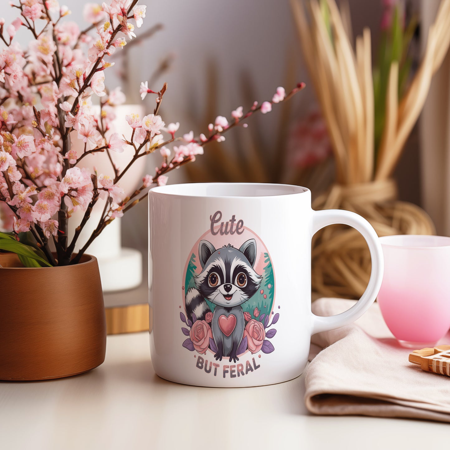 Hrnek s vtipným nápisem – Cute but Feral