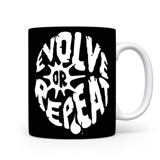 Hrnek s motivačním citátem – Evolve or Repeat