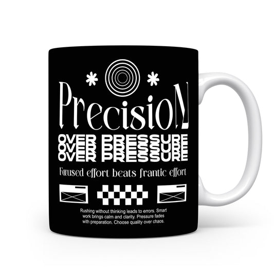 Hrnek s motivačním citátem – Precision Over Pressure