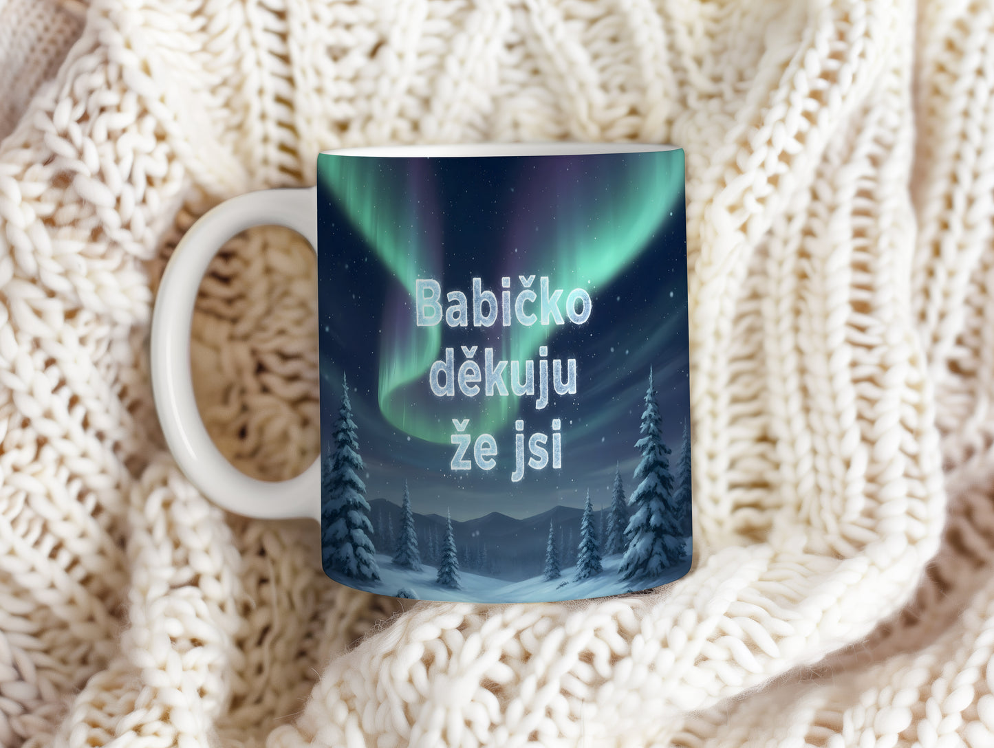 Hrnek s polární září a nápisem 'Babičko děkuju že jsi'.