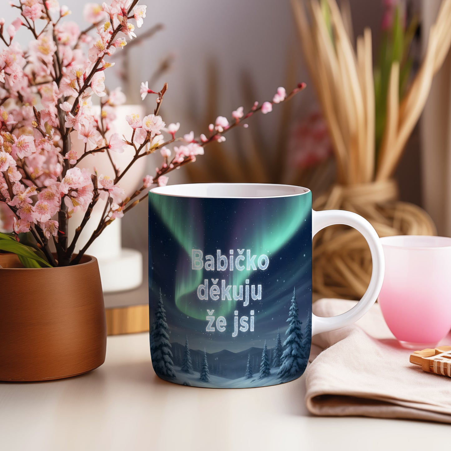 Hrnek s polární září a nápisem 'Babičko děkuju že jsi'.