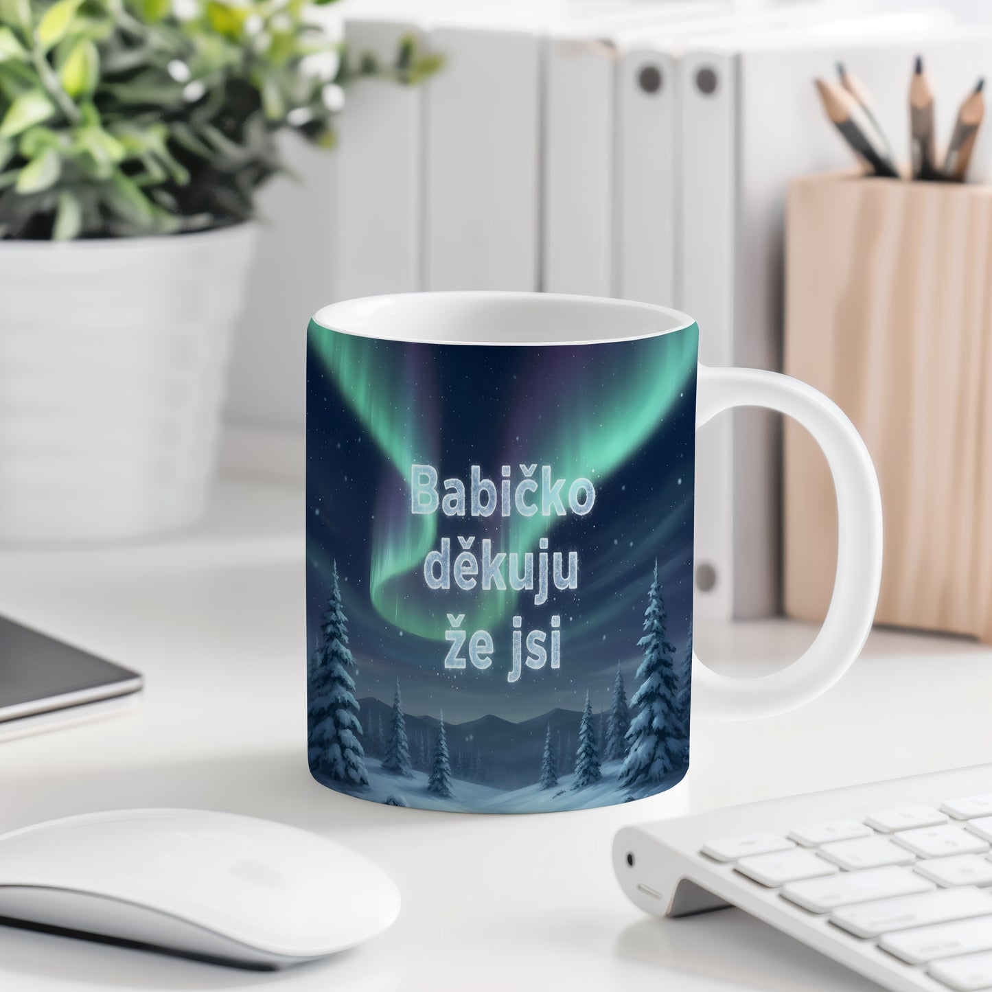 Hrnek s polární září a nápisem 'Babičko děkuju že jsi'.