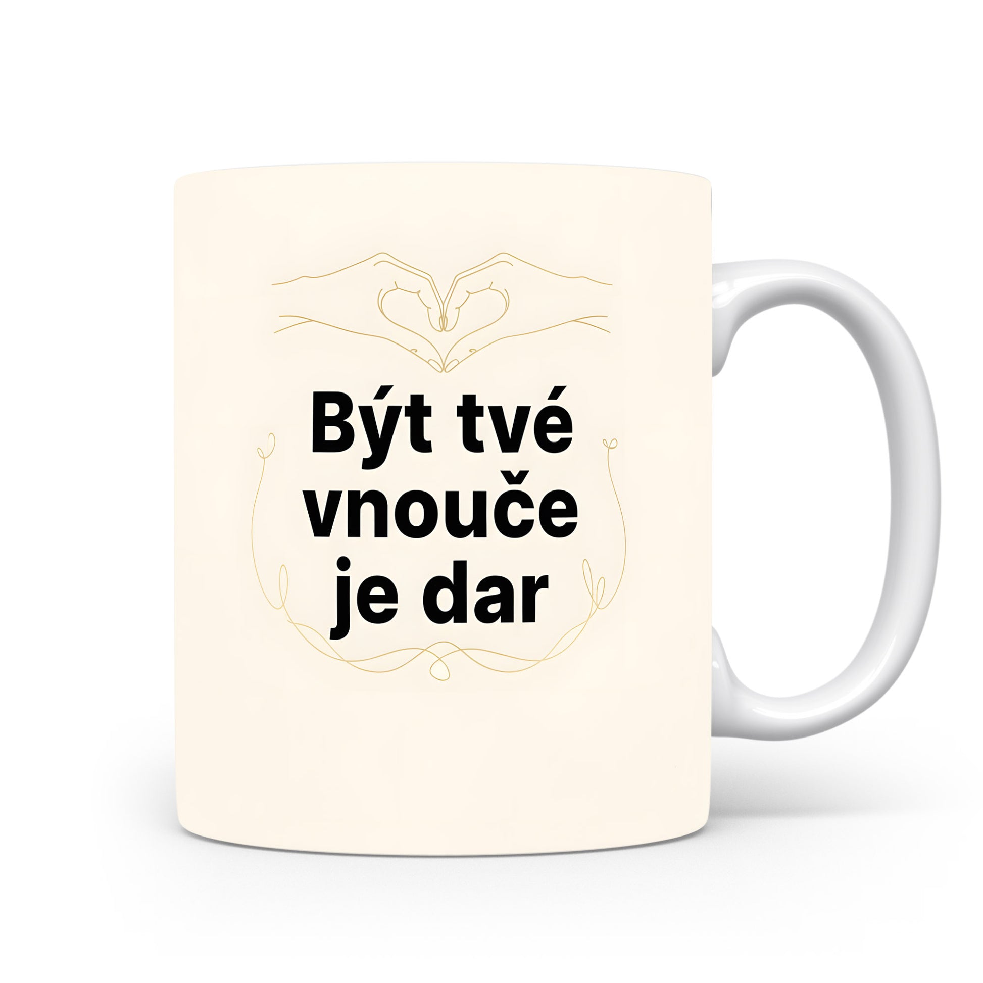 Hrnek s nápisem 'Být tvé vnouče je dar' a motivem srdce.