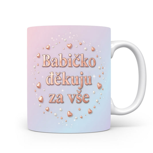 Hrnek s pastelovým pozadím a motivem srdíček a perel.