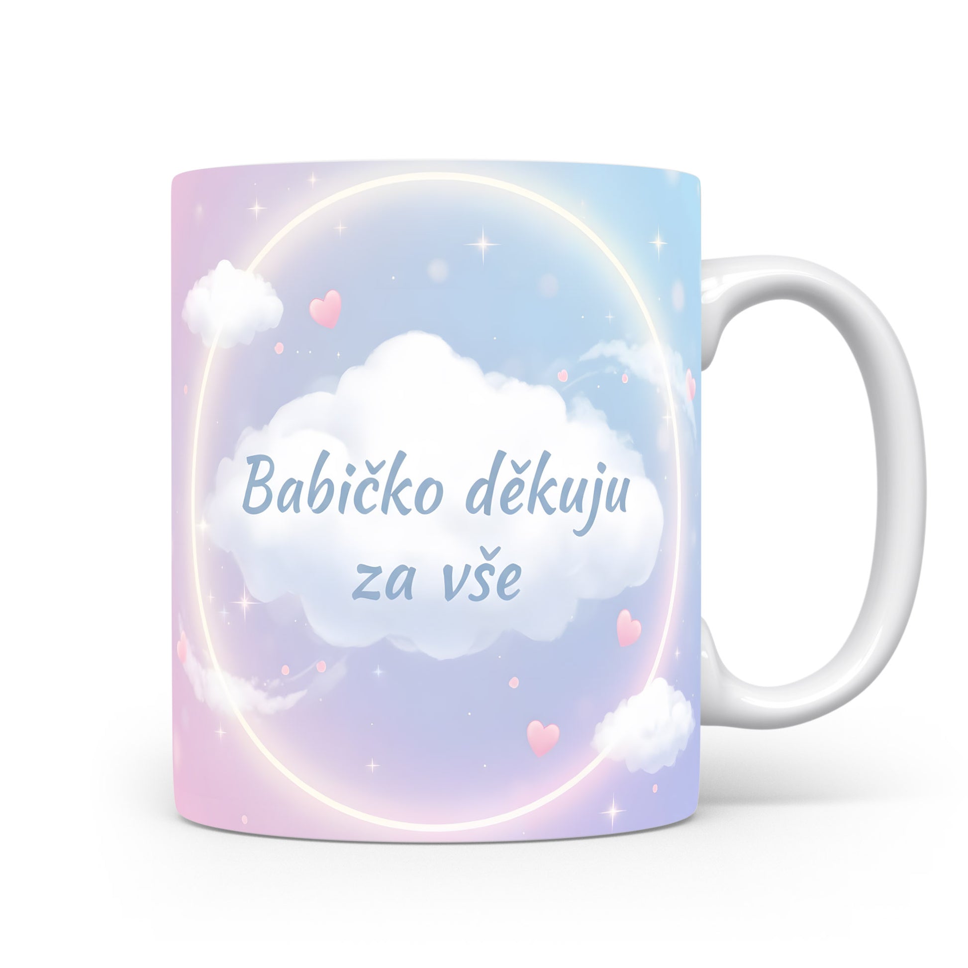 Hrnek s pastelovým motivem mraků a srdíček.