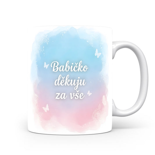 Hrnek s akvarelovým pozadím a motivem motýlů a květin.